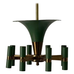 Araña moderna de mediados de siglo de 8 brazos de metal verde y latón, años 50, Italia