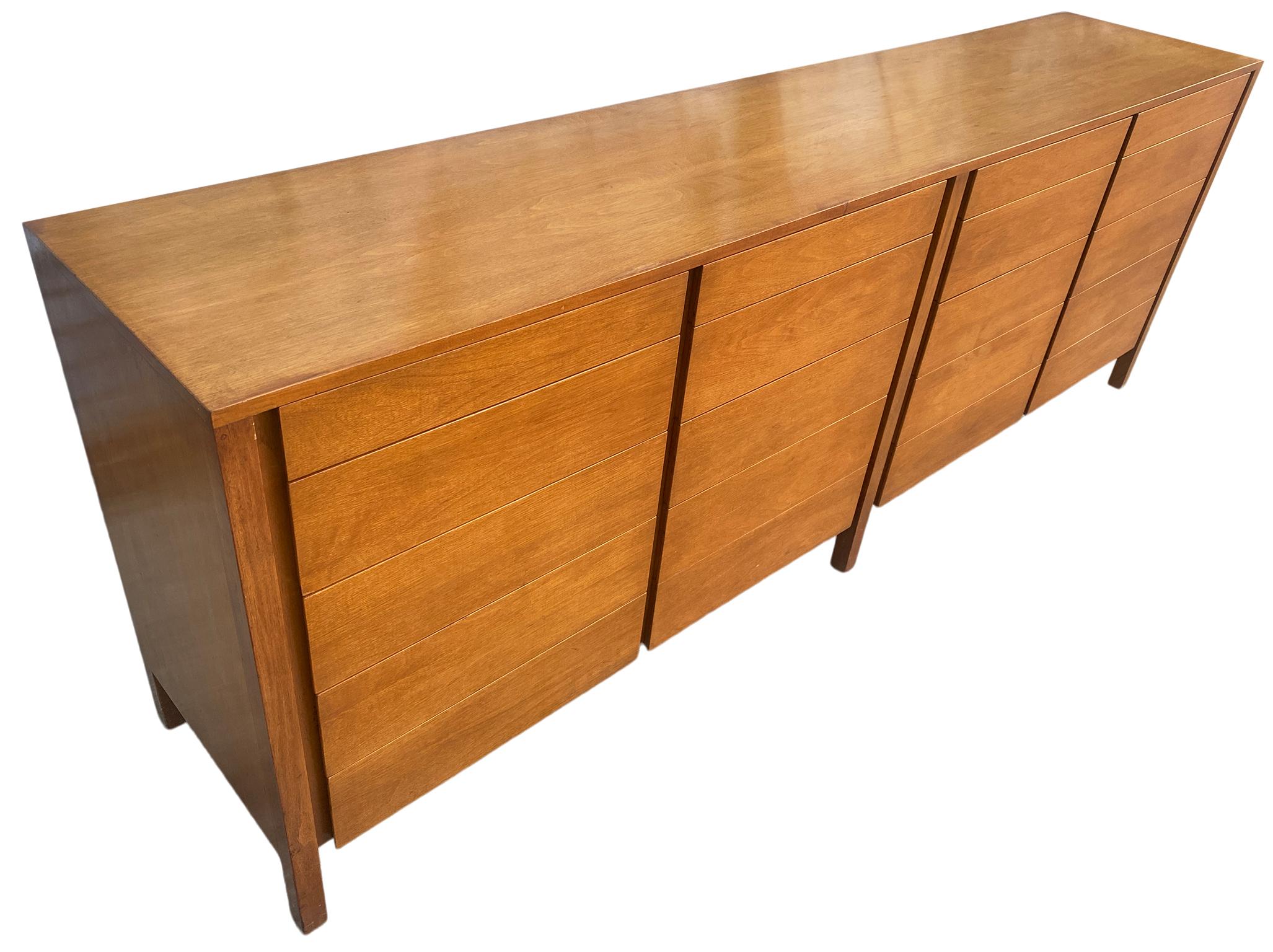 Mid-Century Modern Credenza Dresser with 20 Drawers Custom Made In Good Condition In BROOKLYN, NY