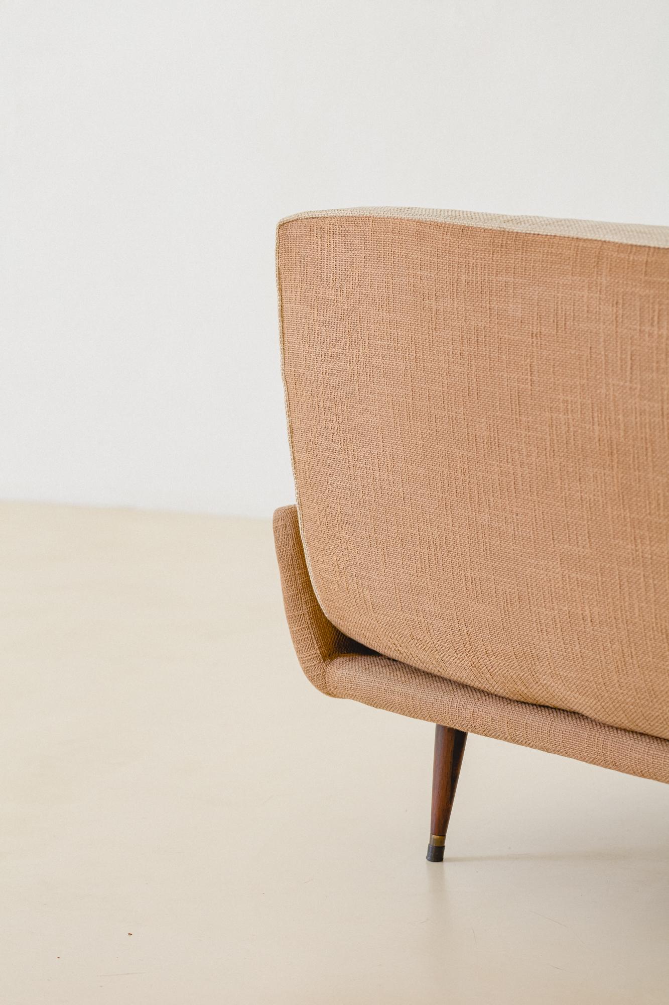 Sofa 801 du designer brésilien Jorge Zalszupin, 1959 Bon état - En vente à New York, NY