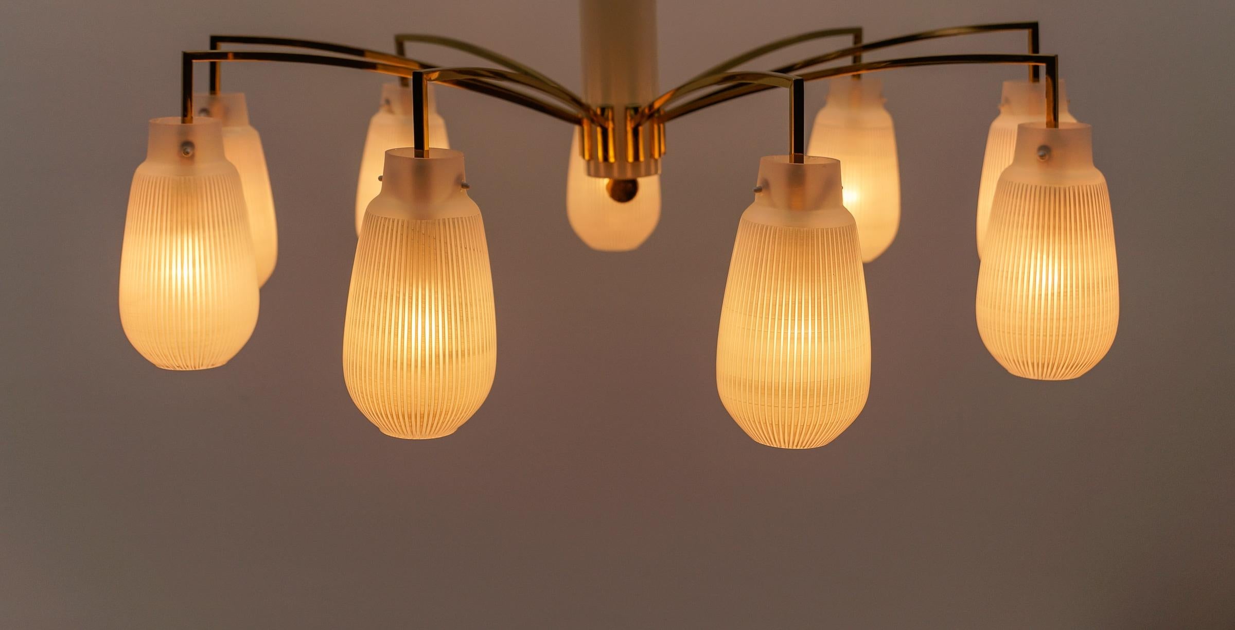 Lampada Sputnik Modern a 9 bracci in ottone e vetro, 1950 In condizioni buone in vendita a Nürnberg, Bayern