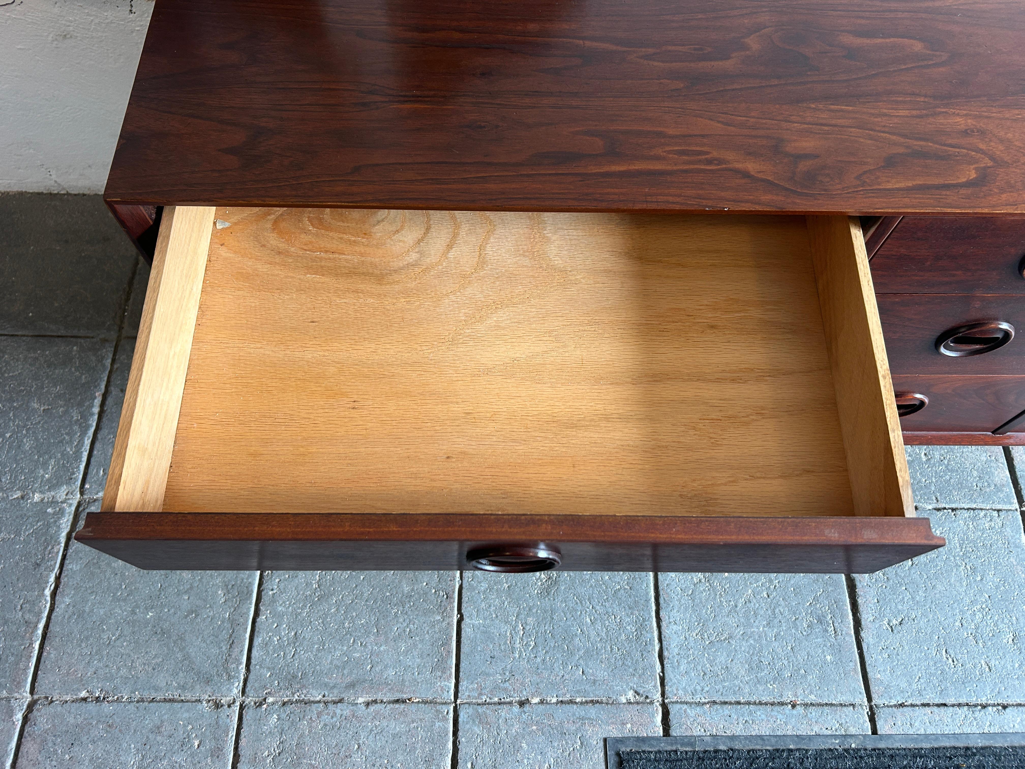 mid century modern 9 drawer credenza walnut dresser with carved handles  In Good Condition For Sale In BROOKLYN, NY