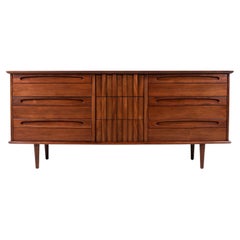 Mid-Century Modern 9-Drawer Dresser by American of Martinsville