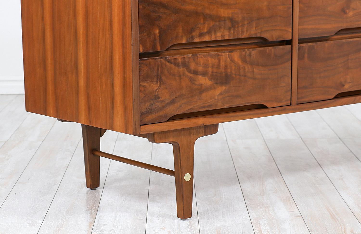 American Mid-Century Modern 9-Drawer Dresser by Stanley Furniture