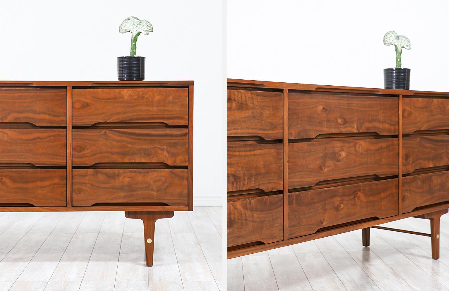 Brass Mid-Century Modern 9-Drawer Dresser by Stanley Furniture