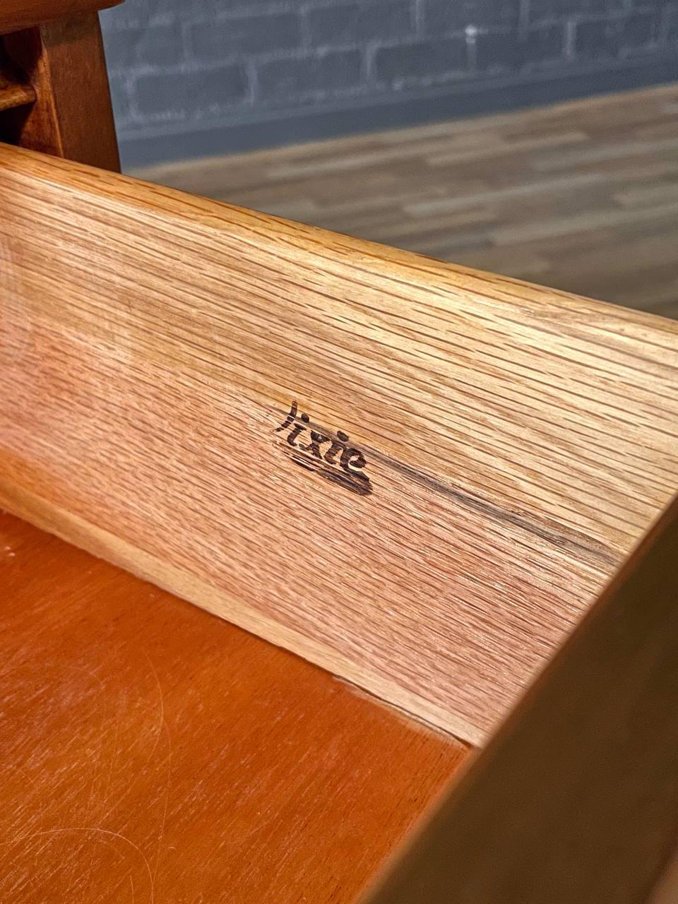 Moderne 9-schubladen-kommode aus nussbaum von Dixie aus der Jahrhundertmitte im Angebot 3