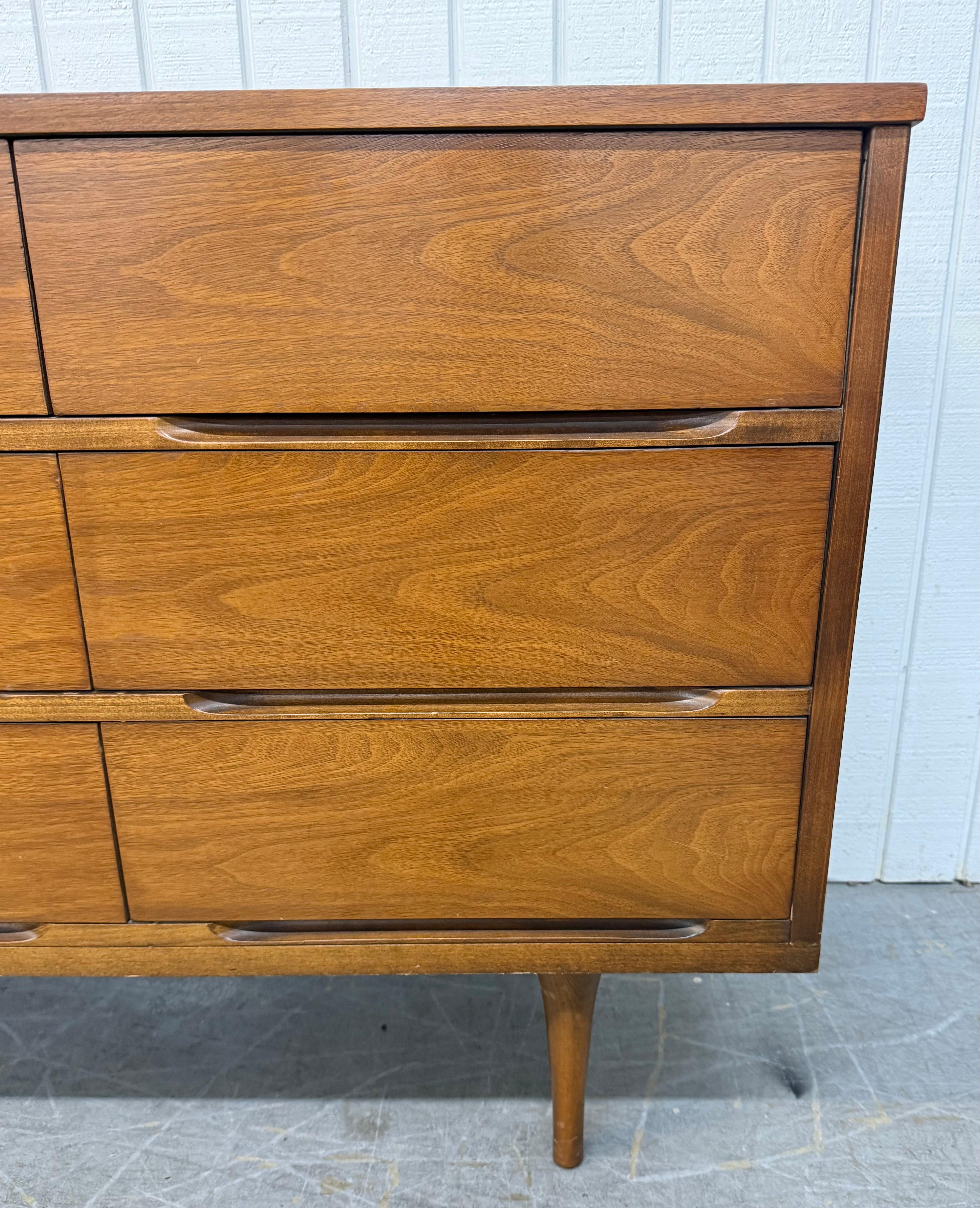 Mid-Century Modern 9-Drawer Walnut Dresser For Sale 5