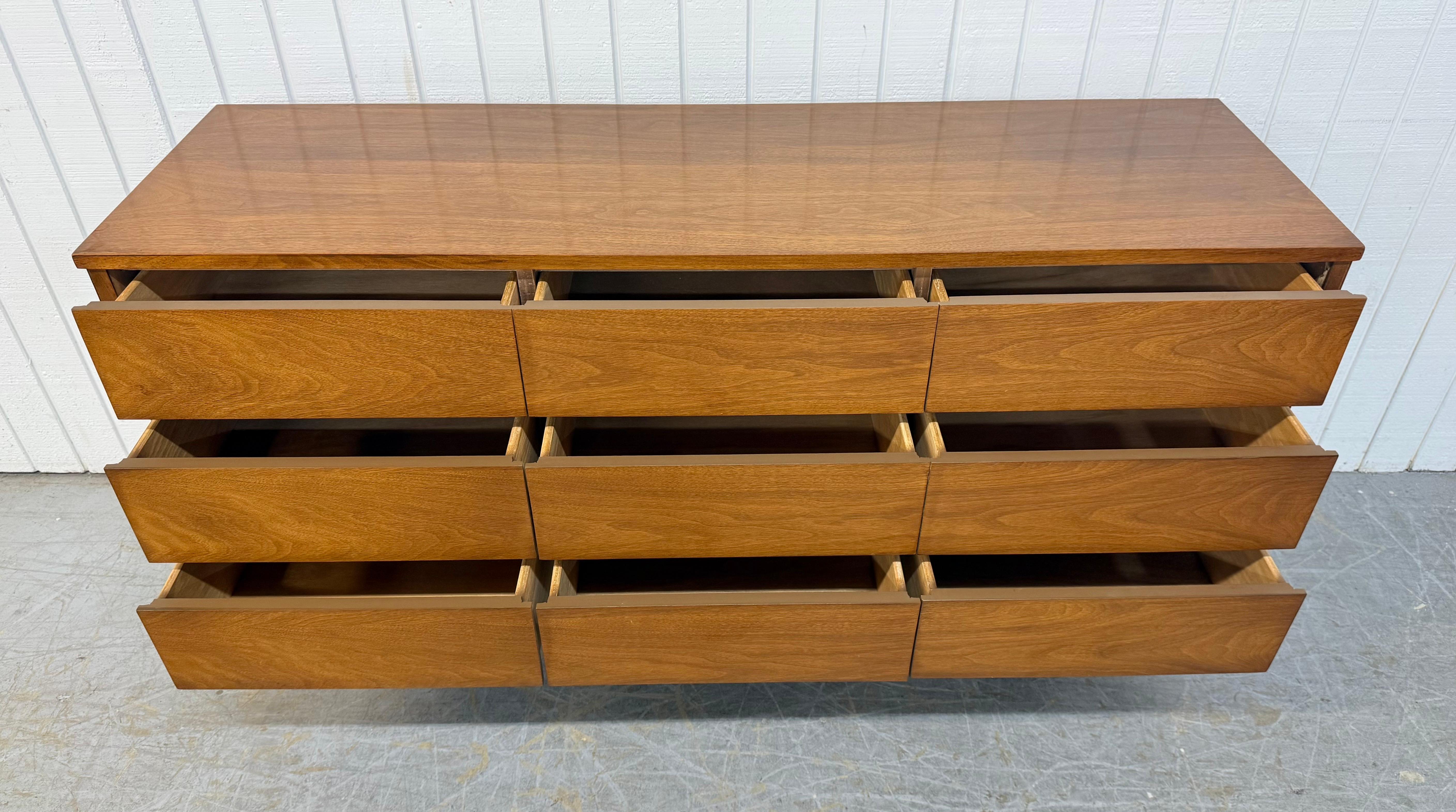 Mid-Century Modern 9-Drawer Walnut Dresser For Sale 1