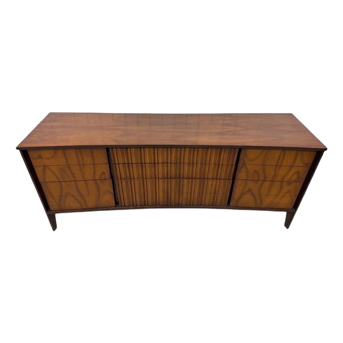 Commode en noyer à 9 tiroirs de style moderne du milieu du siècle dernier