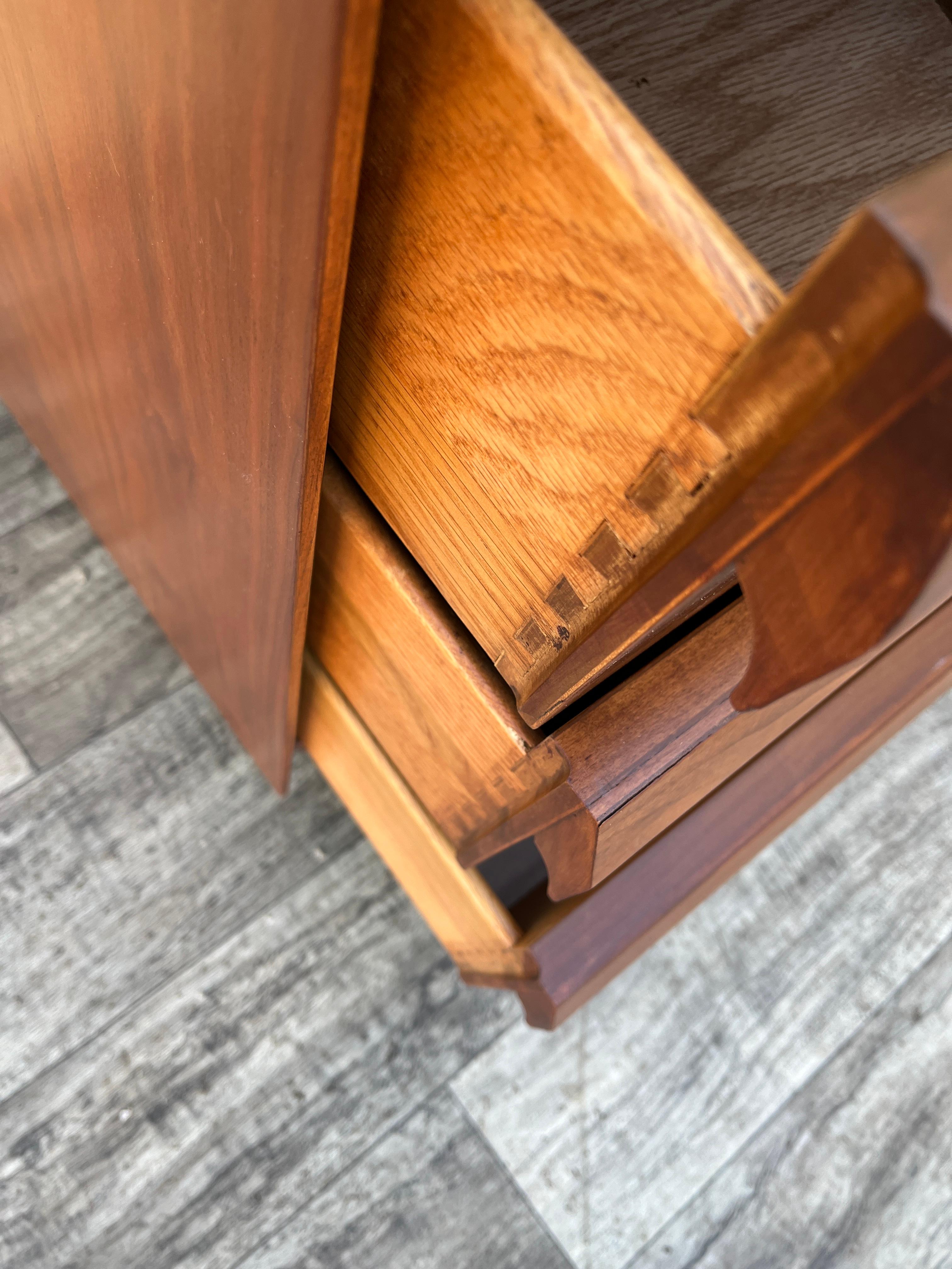 Cómoda de 9 cajones Mid Century Modern by Lane Furniture. Alrededor de 1960 en venta 4