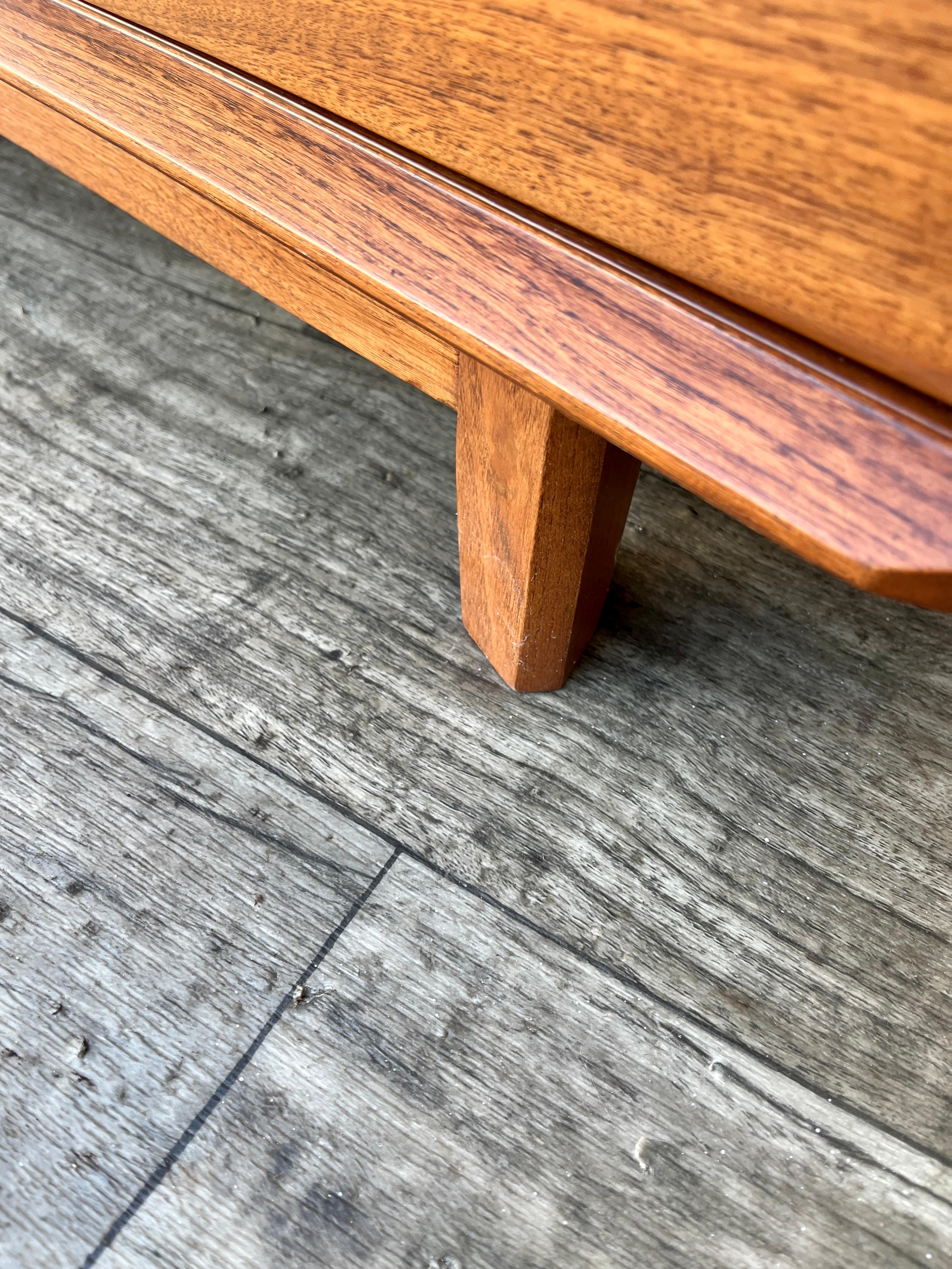 Cómoda de 9 cajones Mid Century Modern by Lane Furniture. Alrededor de 1960 en venta 9