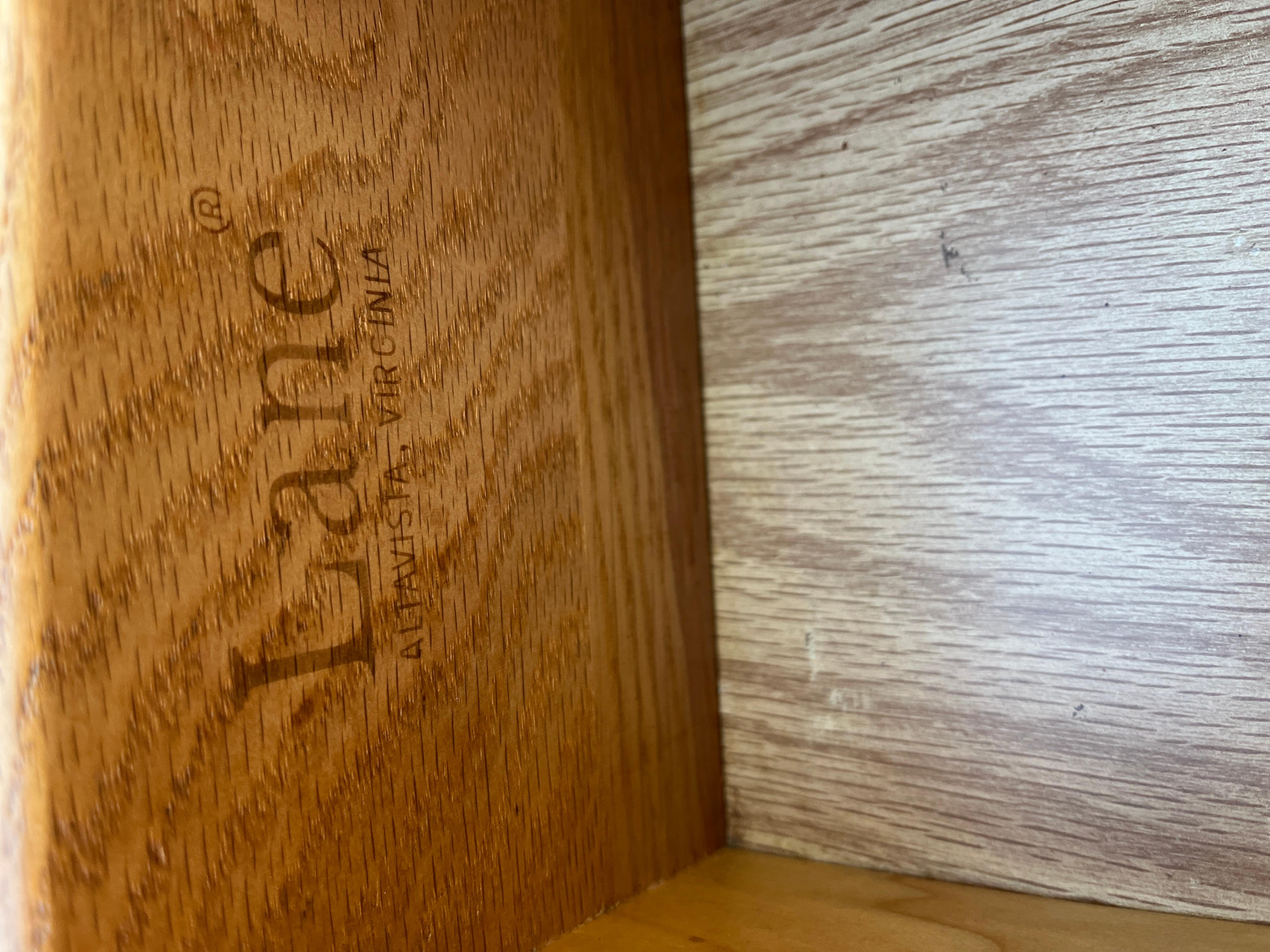 Cómoda de 9 cajones Mid Century Modern by Lane Furniture. Alrededor de 1960 en venta 1