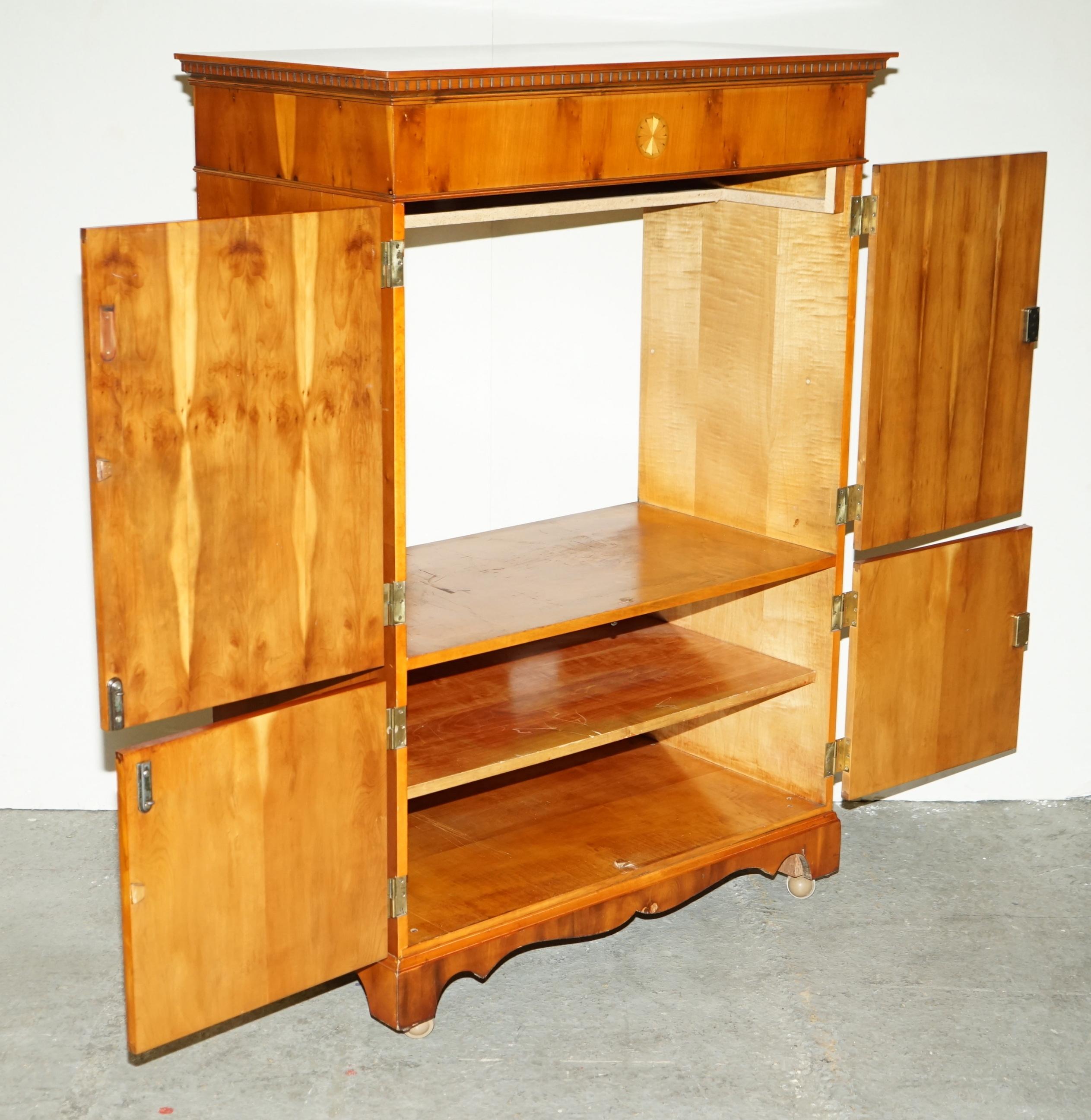 Mid-Century Modern Abbey Craft Yew Wood TV Media Cabinet with Sheraton Detailing For Sale 6