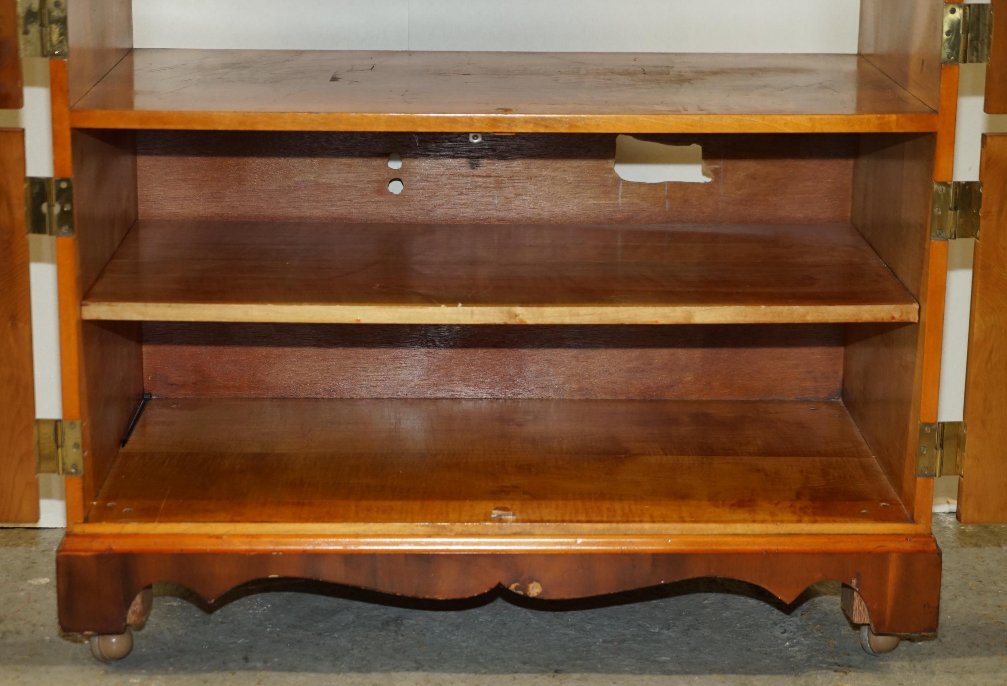 Mid-Century Modern Abbey Craft Yew Wood TV Media Cabinet with Sheraton Detailing For Sale 8