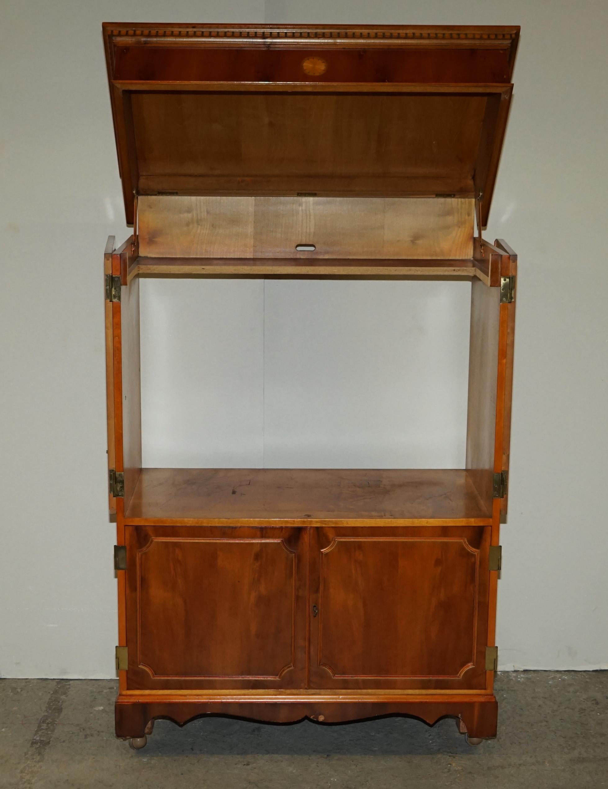 Mid-Century Modern Abbey Craft Yew Wood TV Media Cabinet with Sheraton Detailing For Sale 11