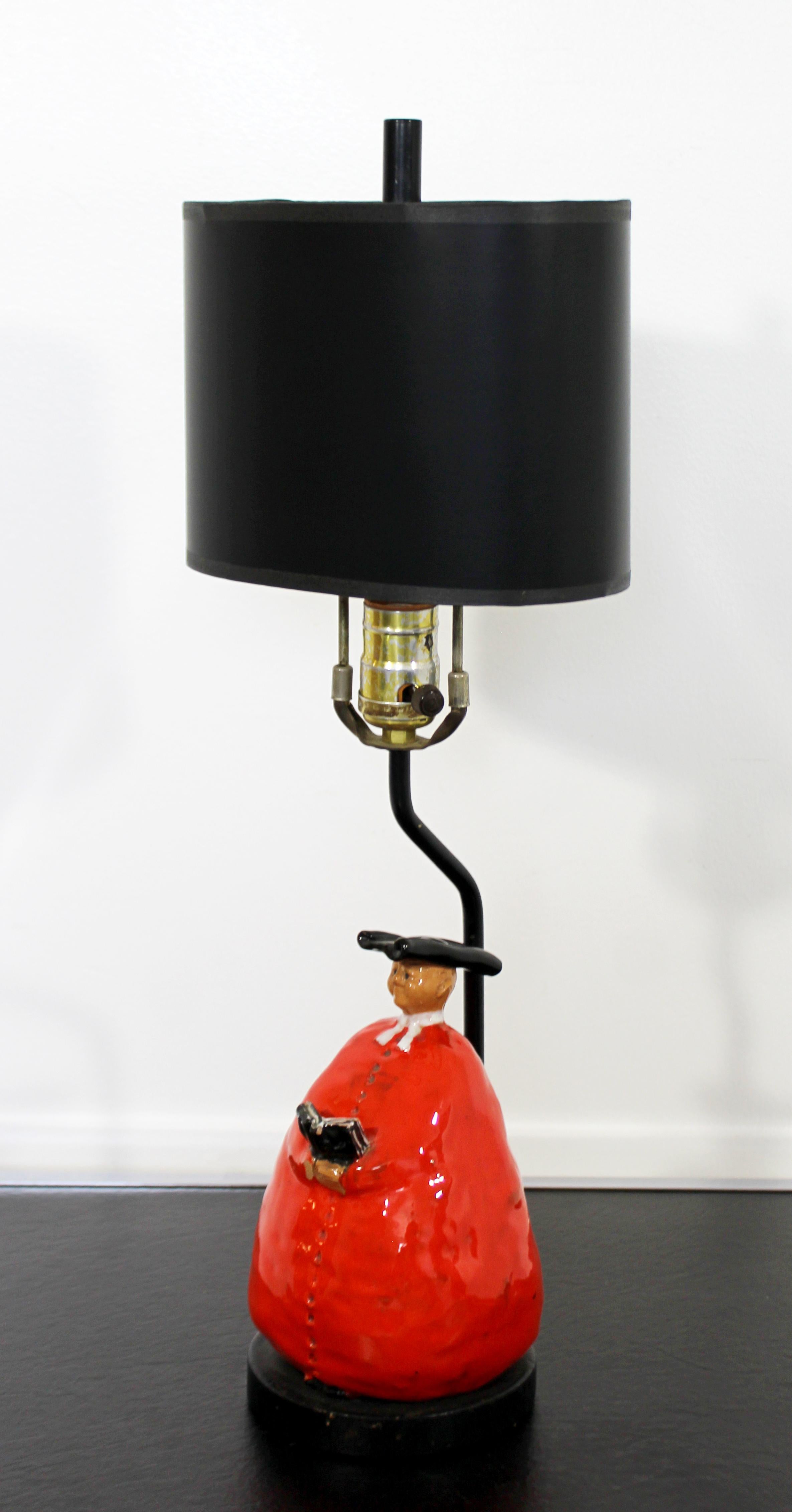 Mid-Century Modern Abbot Monk Form Ceramic Lamp Italian 1950s Red and Black In Good Condition In Keego Harbor, MI