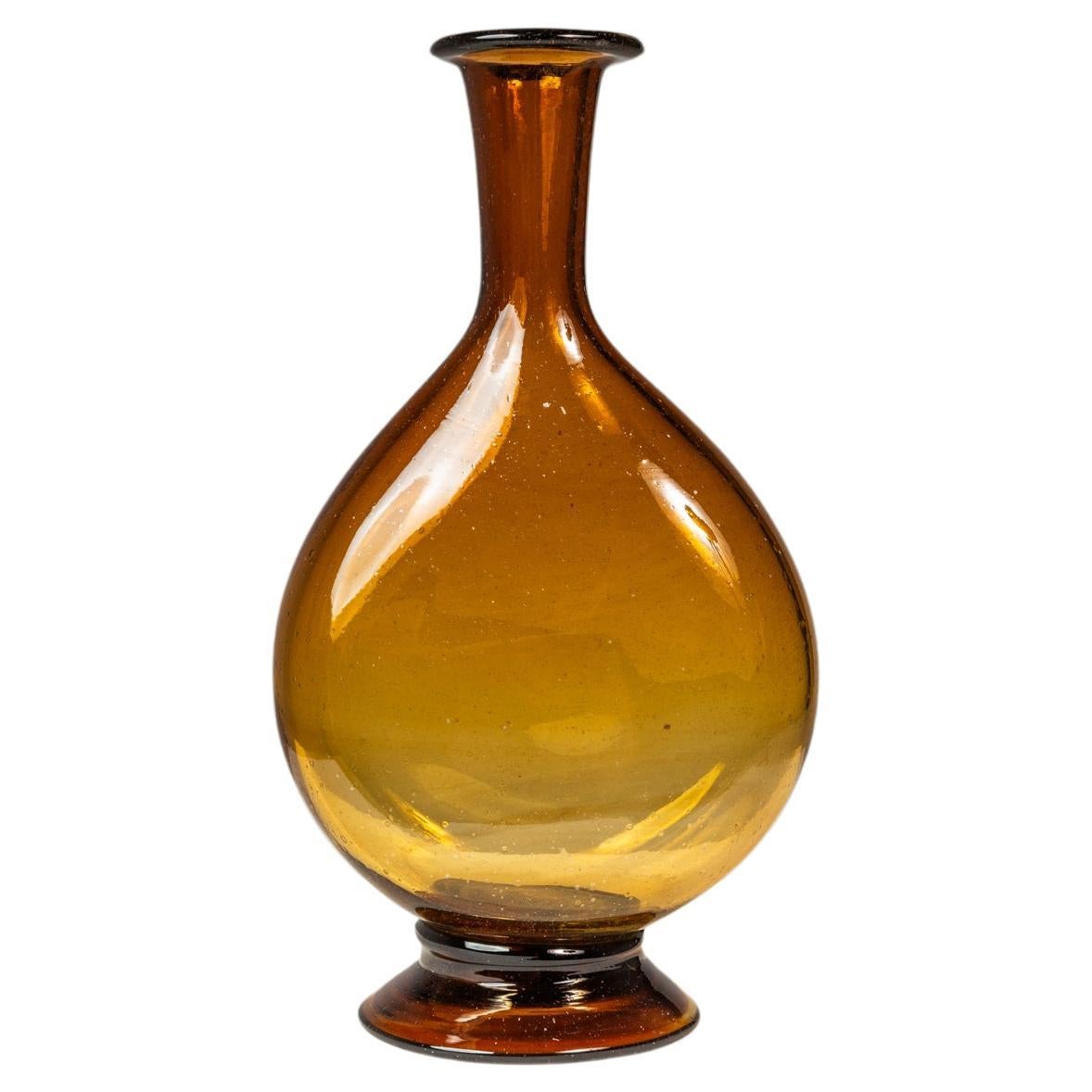 Vaso a bocciolo astratto in vetro soffiato ambrato della modernità di metà secolo, USA, c.C. 1970