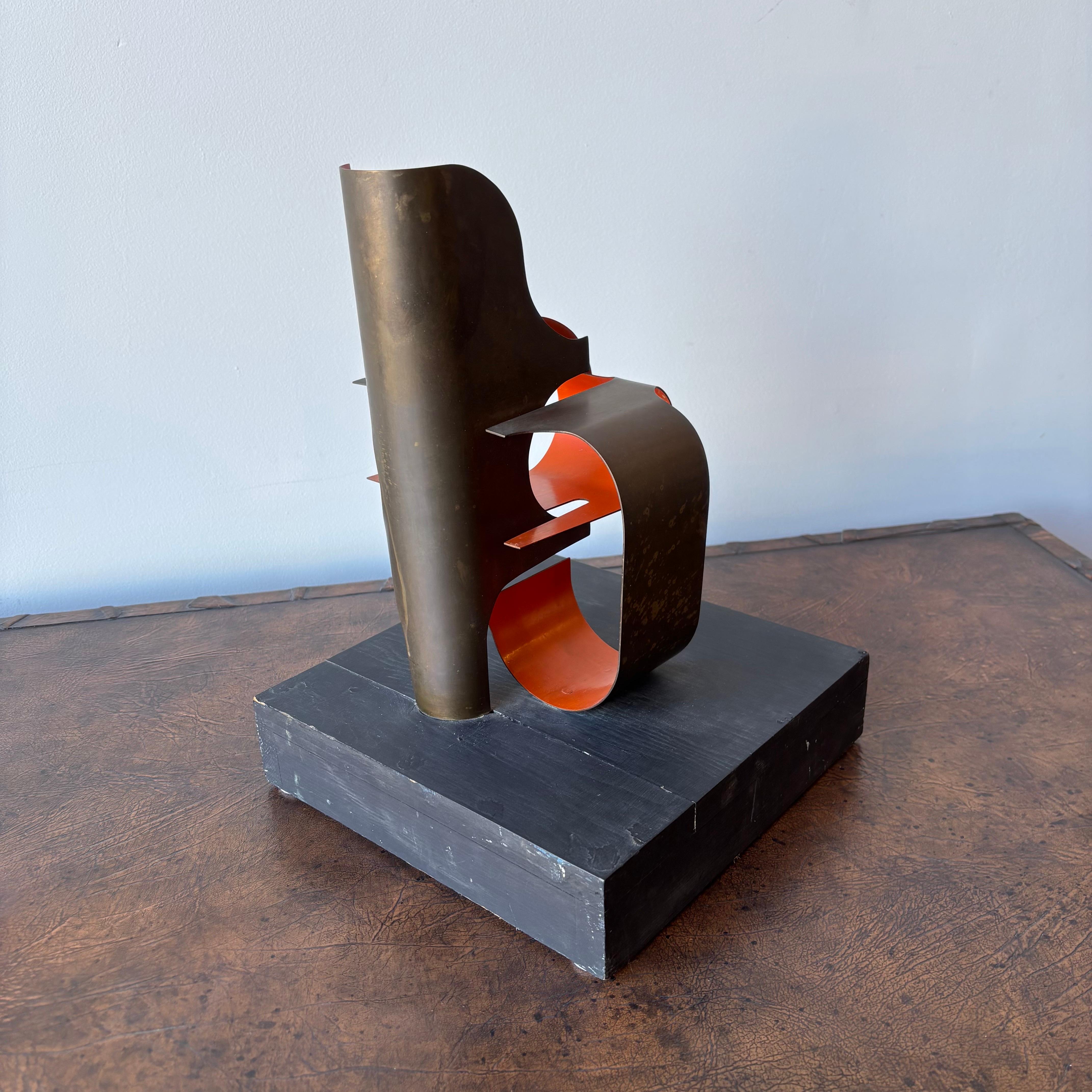 Mid-Century moderno Scultura astratta in ottone della metà del secolo scorso in vendita