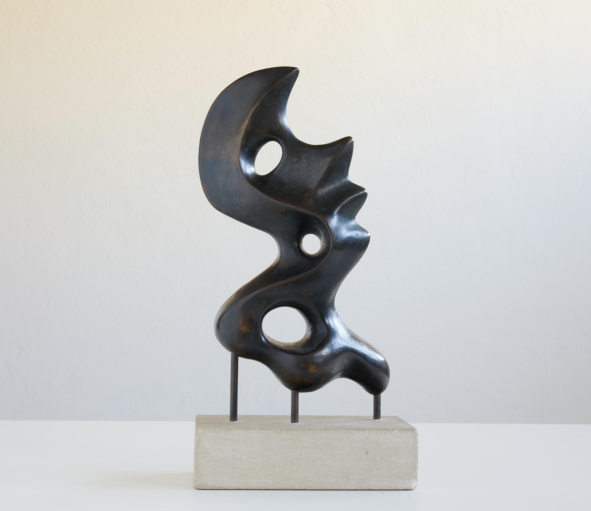 Beautiful abstract bronze sculpture in the style of Hans Arp 1886-1967

Signed E.Stöcklin and dated 64.

