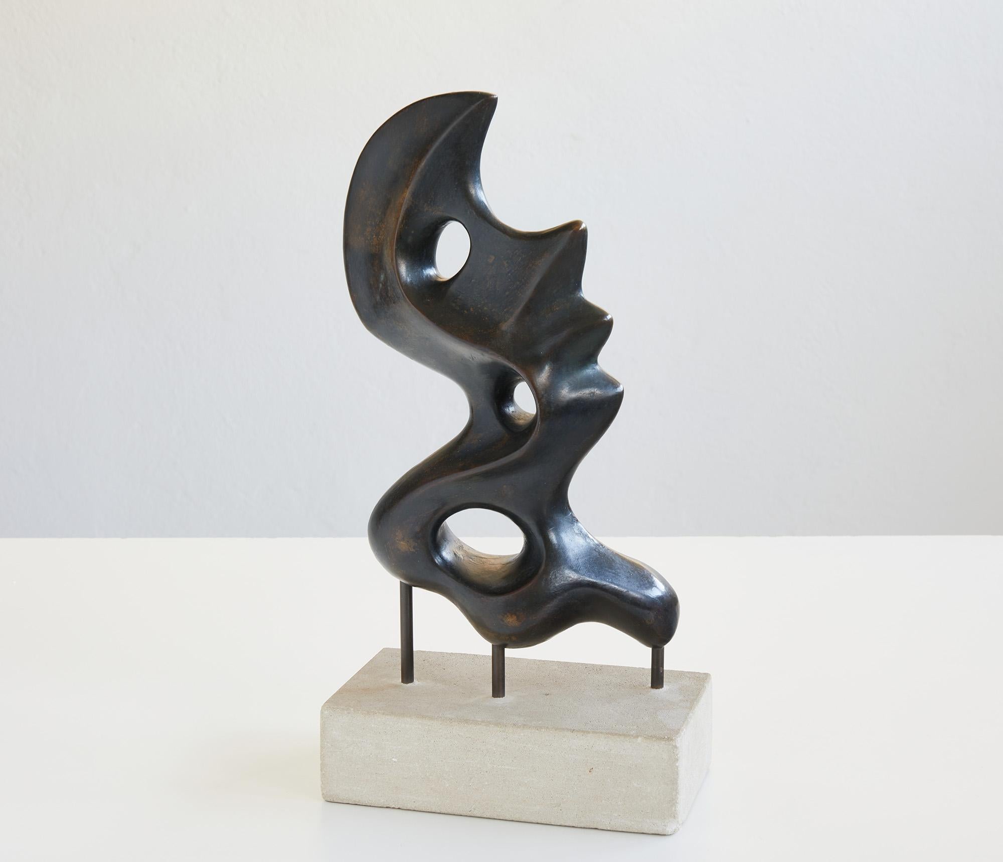 Mid-century modern abstract bronze sculpture in the style of Hans Arp 1964 In Good Condition For Sale In Renens, CH