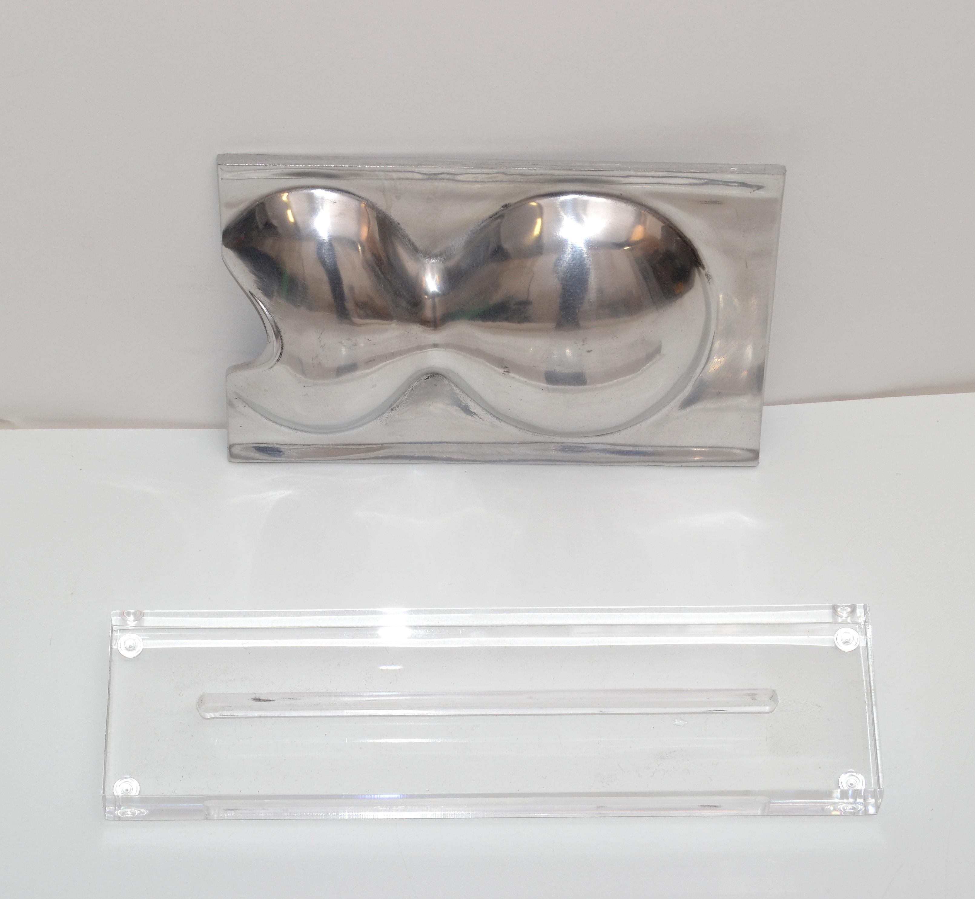 Mid-Century Modern Abstract Chrome and Lucite Table Sculpture, 1970 For Sale 2