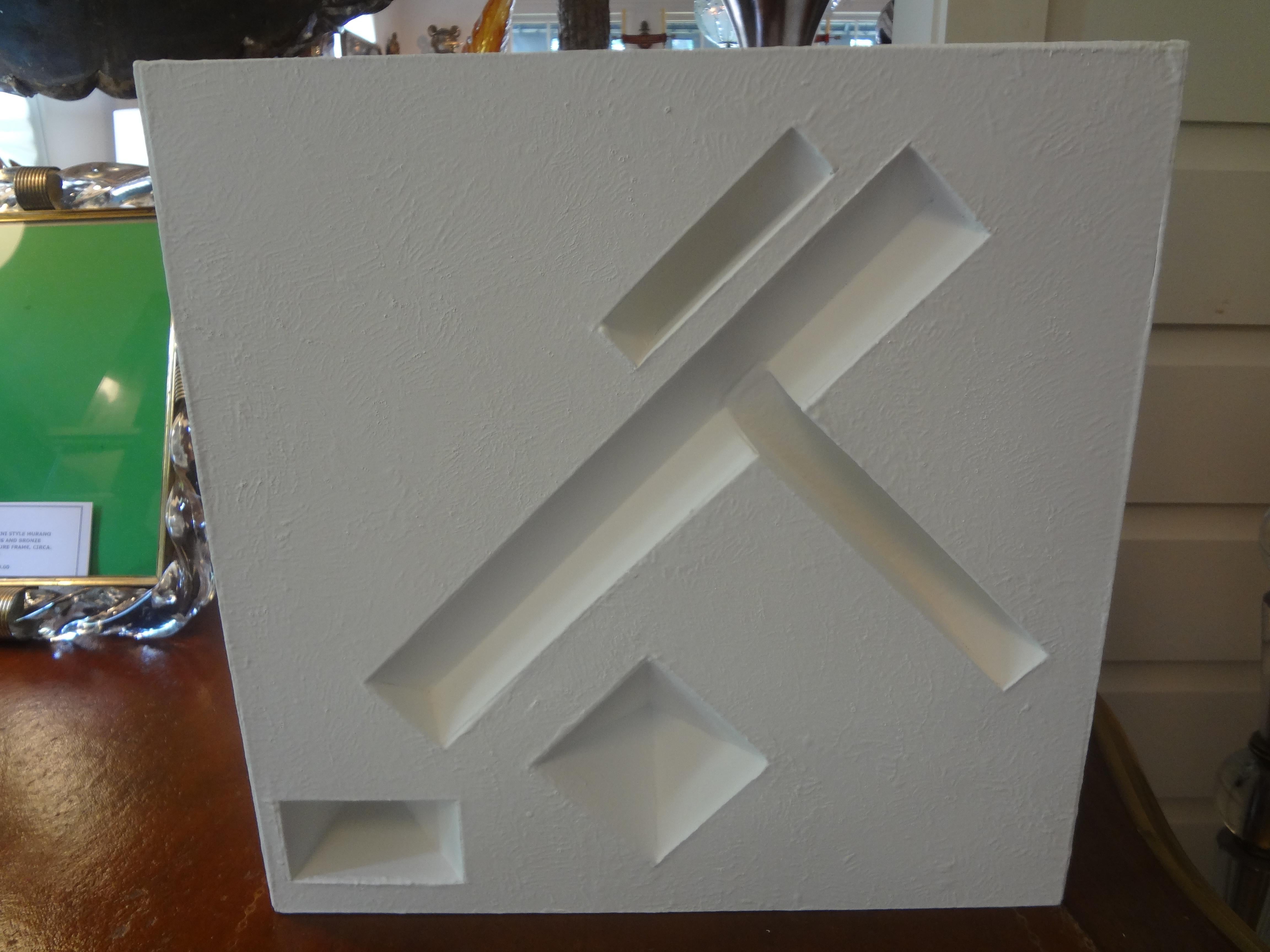 Papier Sculpture cubique abstraite moderne du milieu du siècle dernier signée Steve Upham en vente