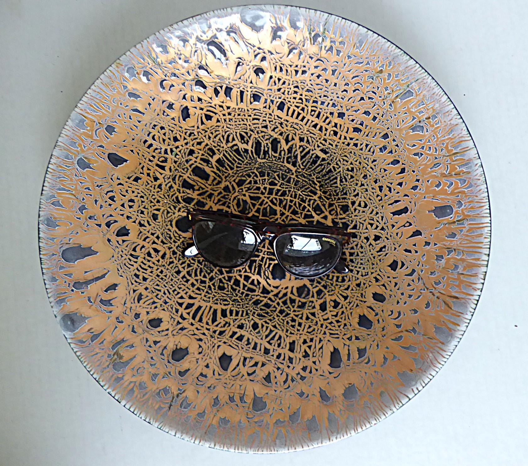 Plat en cuivre émaillé à design abstrait du milieu du siècle dernier Harold Tishler 1950s en vente 4