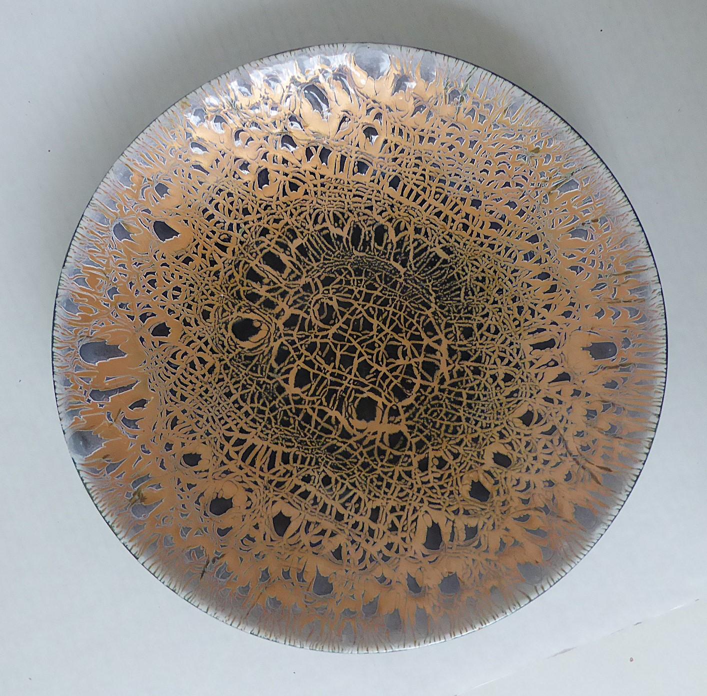 Mid-Century Modern Plat en cuivre émaillé à design abstrait du milieu du siècle dernier Harold Tishler 1950s en vente