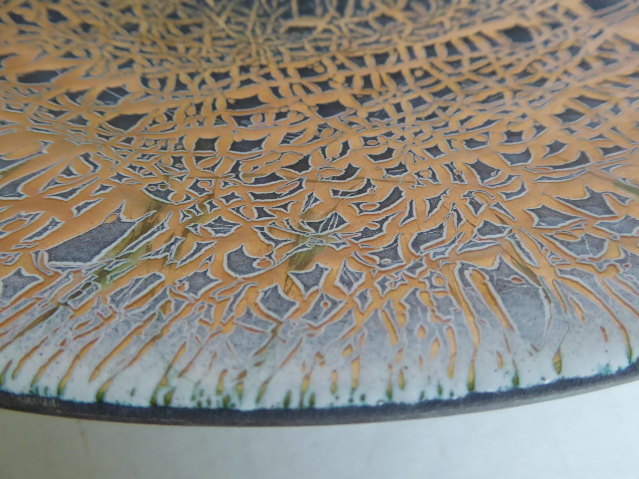 Cuivre Plat en cuivre émaillé à design abstrait du milieu du siècle dernier Harold Tishler 1950s en vente