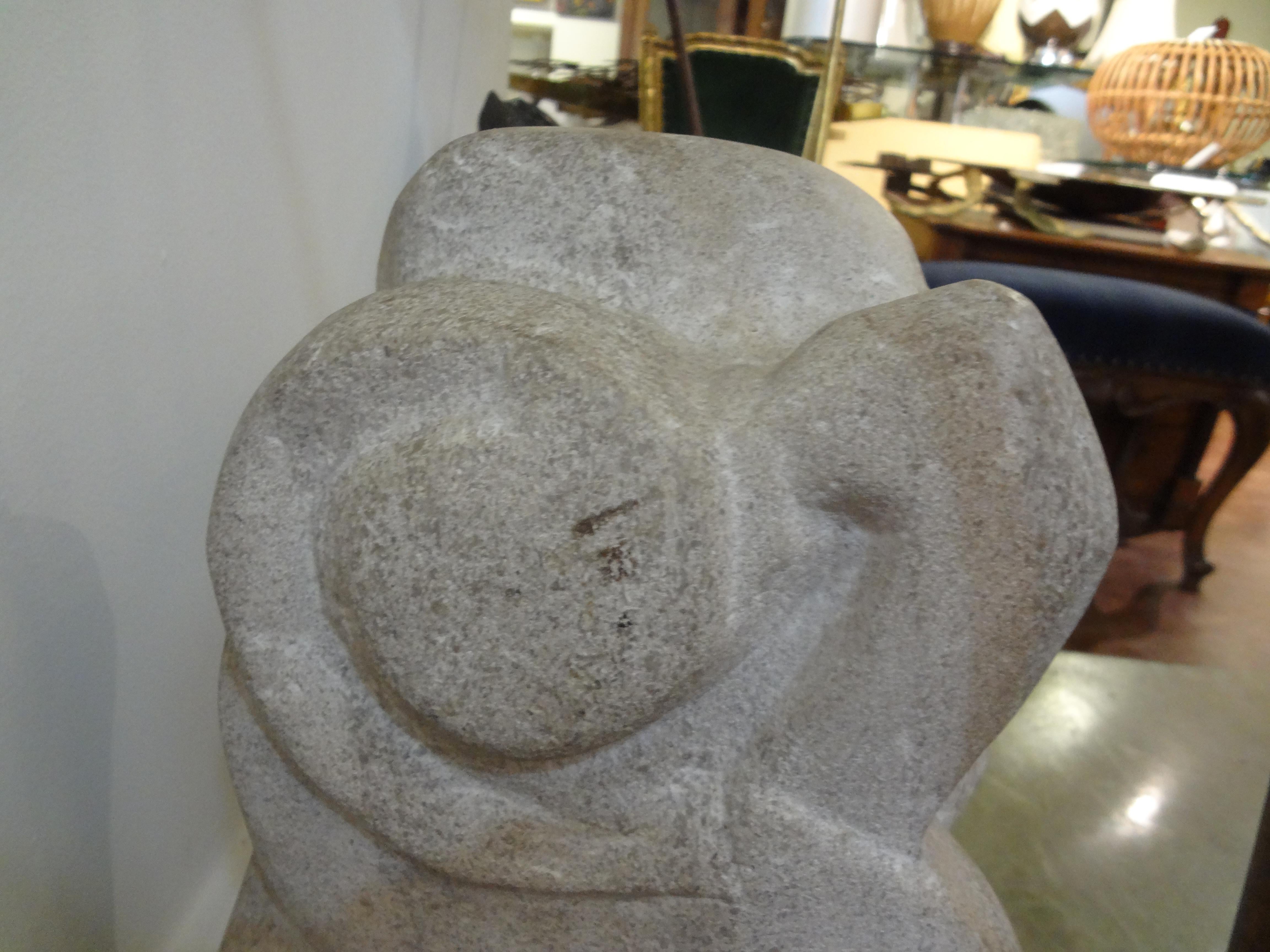 Milieu du XXe siècle Sculpture abstraite en granit du milieu du siècle dernier en vente