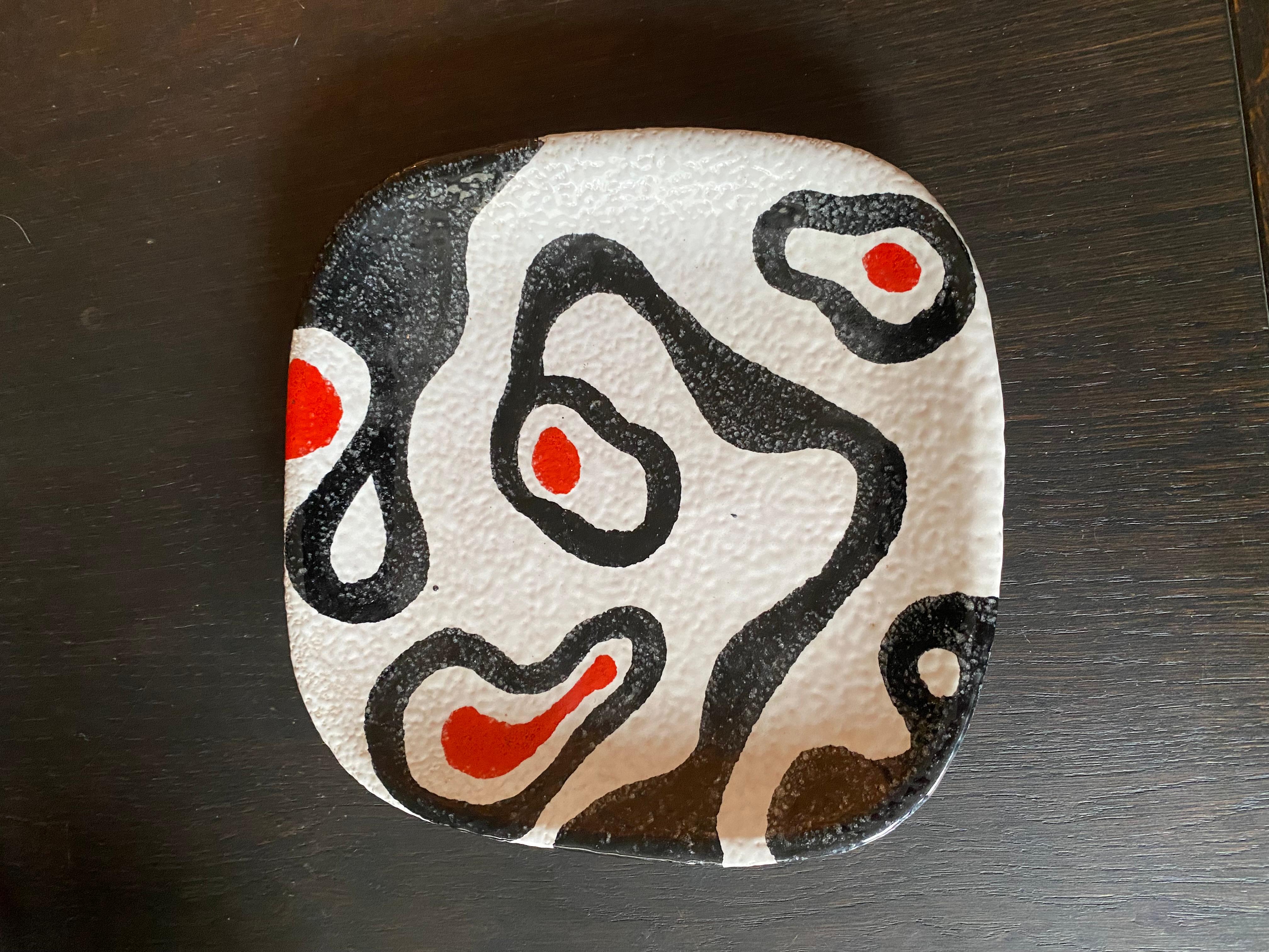 Hand-Painted Mid-Century Modern Abstract Italian Ceramic Dish or Plate For Sale
