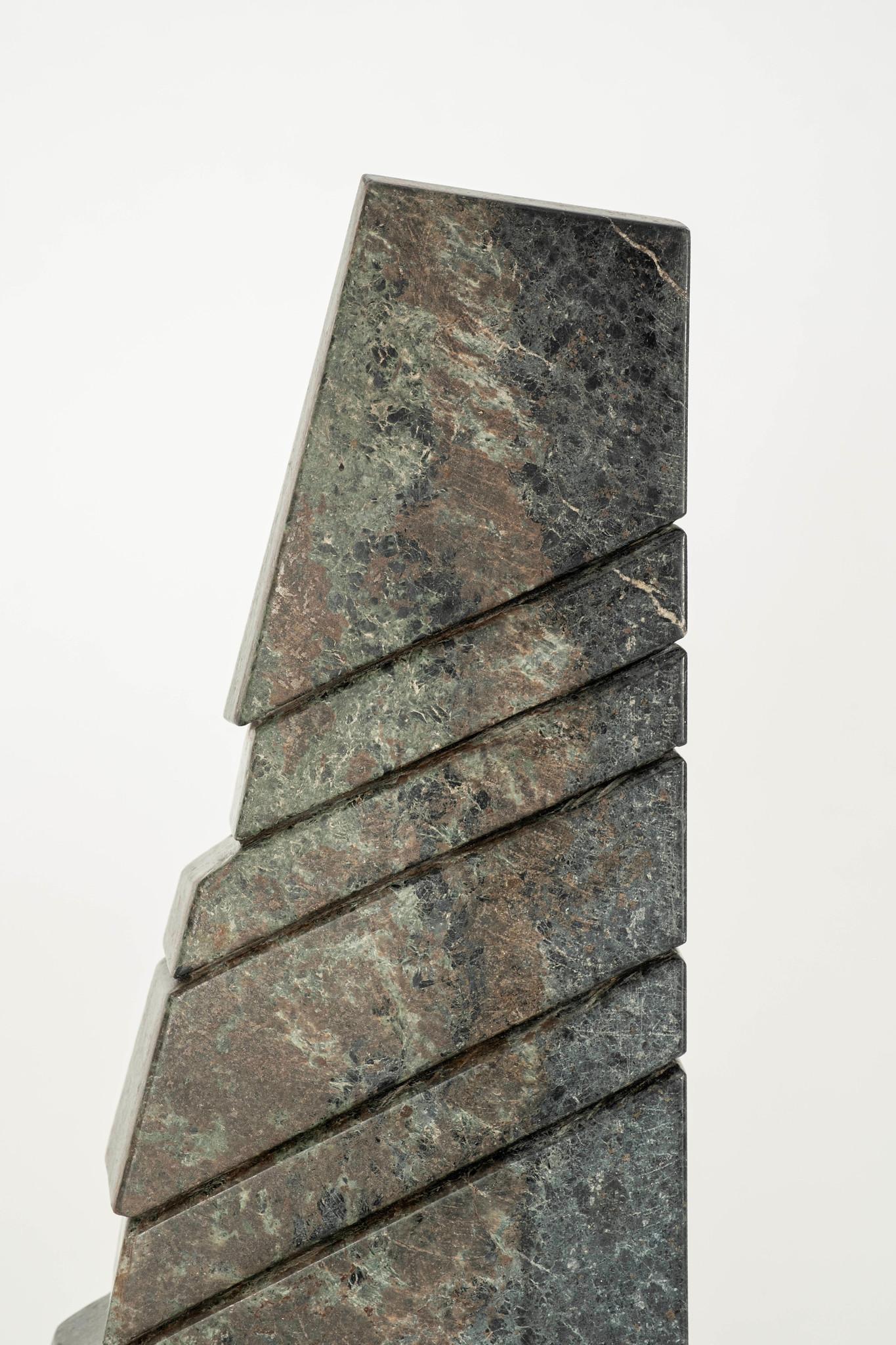 Acciaio Scultura astratta in marmo della metà del secolo scorso in vendita
