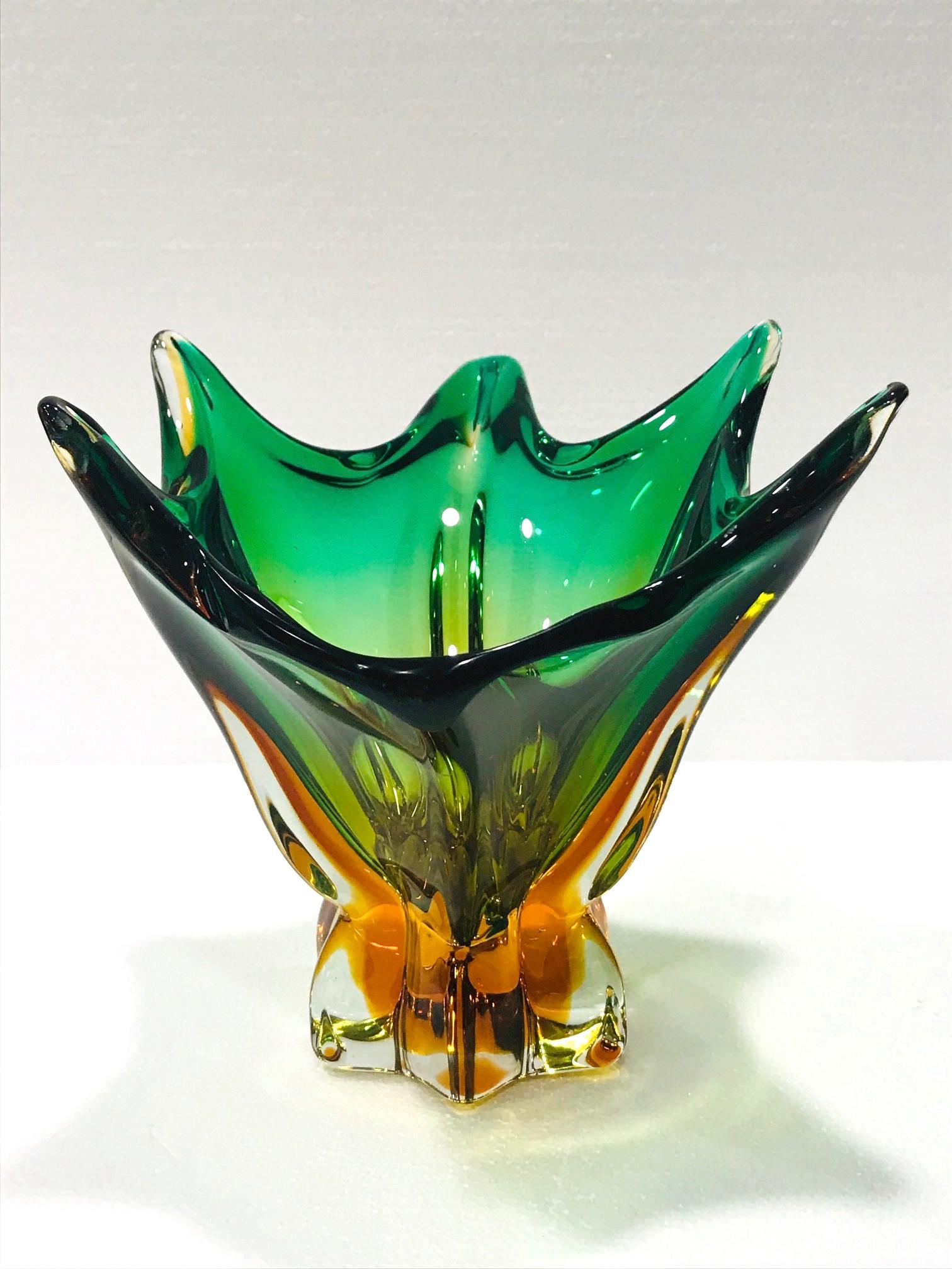 Mid-Century Modern Abstract Murano Glass Vase in Green and Gold, Italy c. 1950s 2