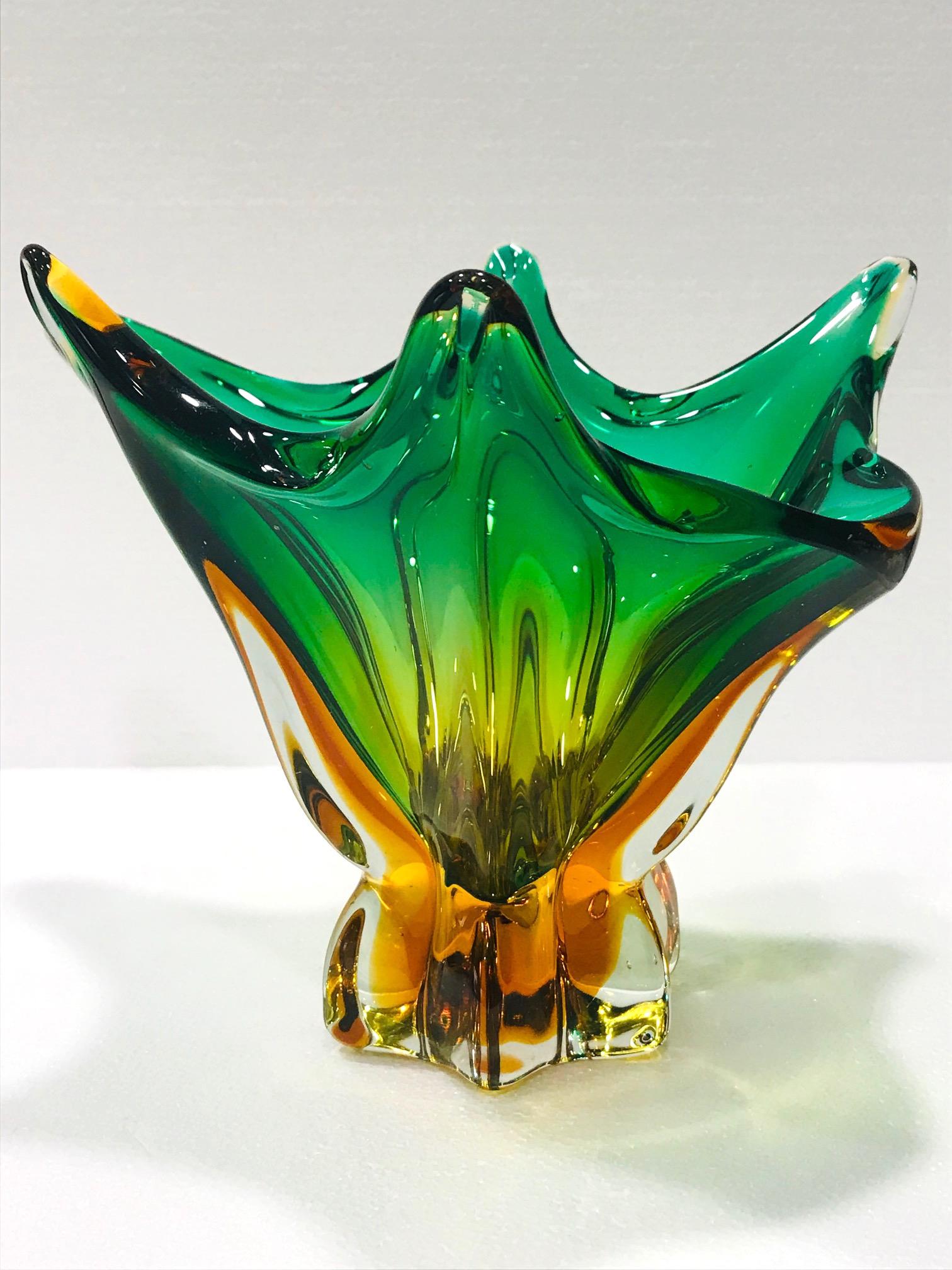 Hand-Crafted Mid-Century Modern Abstract Murano Glass Vase in Green and Gold, Italy c. 1950s