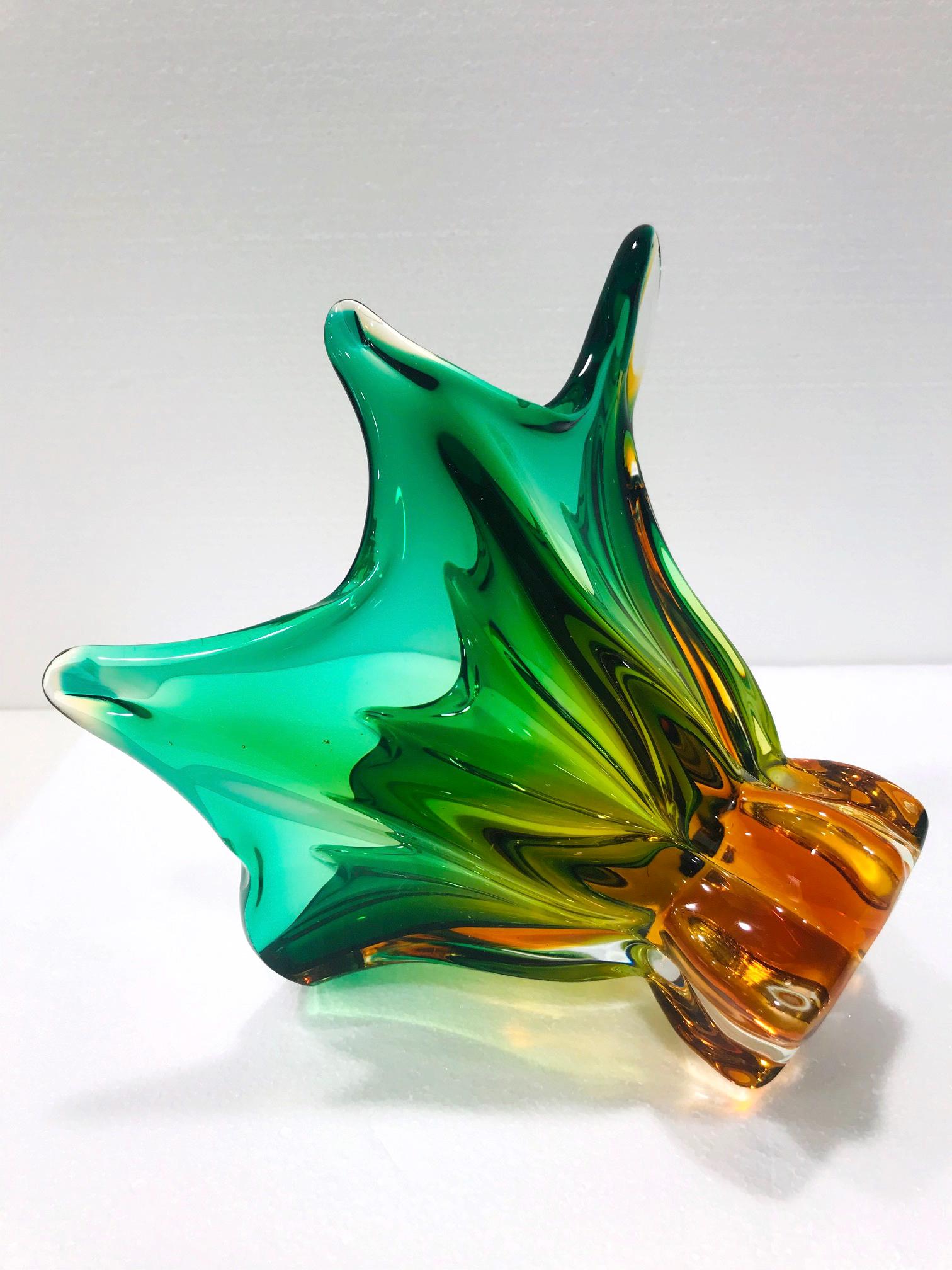 Italian Mid-Century Modern Murano footed bowl or vase with abstract design in the form of a lily flower or a starfish. Freeform hand blown glass with Sommerso technique featuring clear cased glass with submerged colors of vibrant green, golden