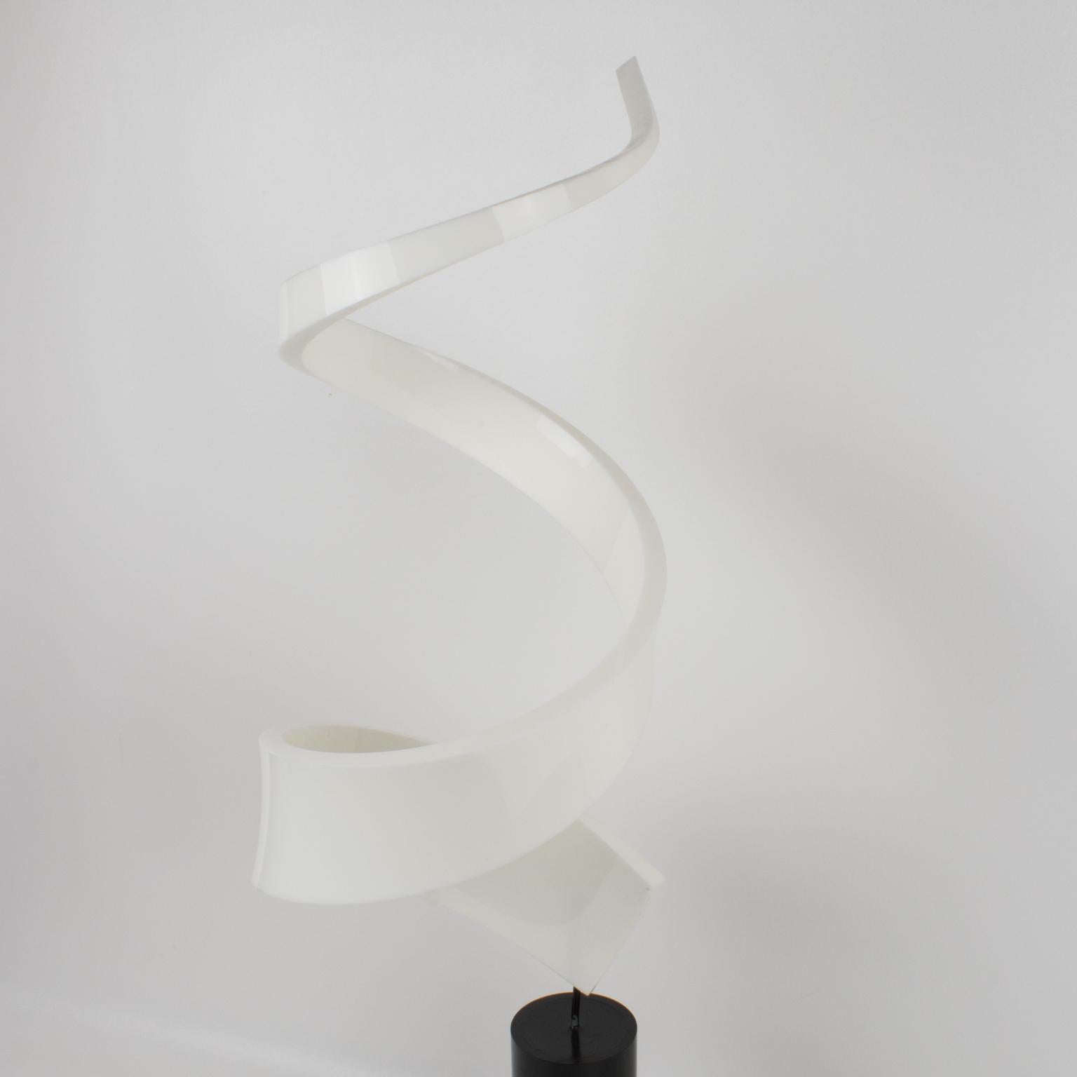 Mid-Century Modern Abstract White Lucite Swirl Sculpture In Excellent Condition For Sale In Atlanta, GA