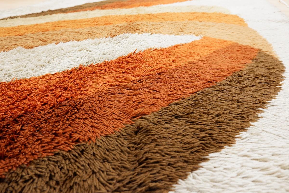 Mid-Century Modern Abstract Wool Rug, 1970s For Sale 4