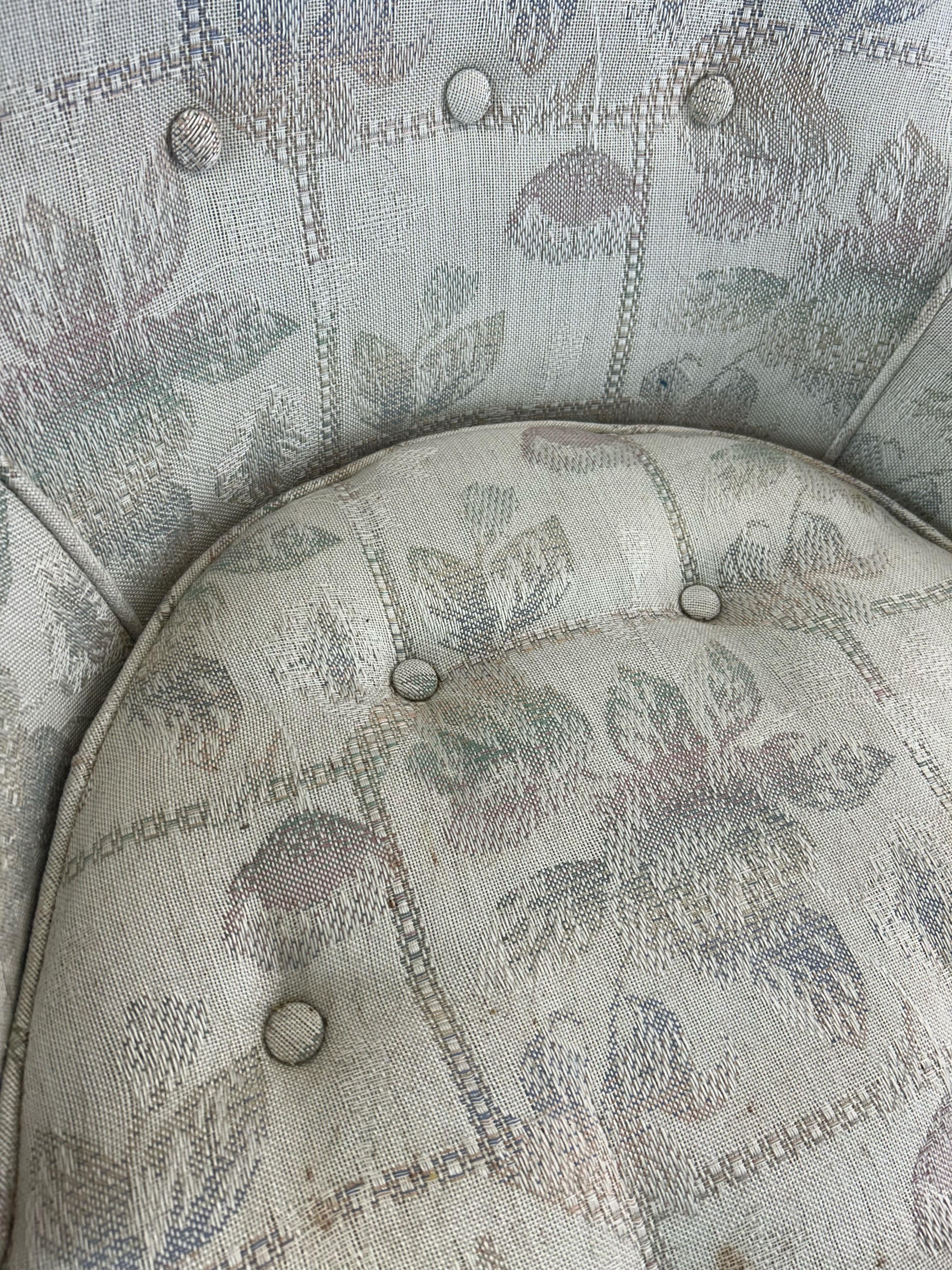 Chaise d'appoint moderne du milieu du siècle avec assise capitonnée et pieds en noyer en vente 4