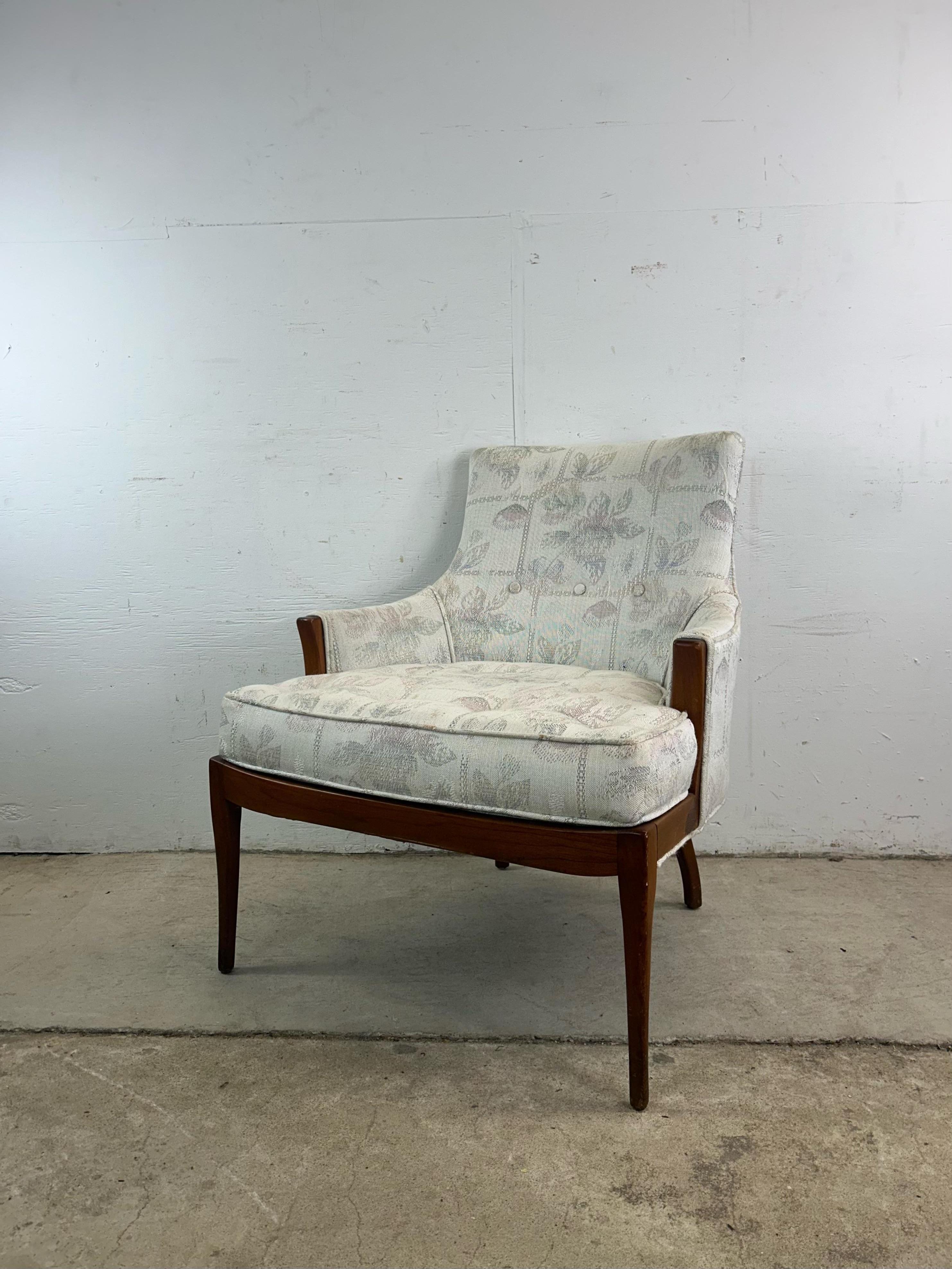 Chaise d'appoint moderne du milieu du siècle avec assise capitonnée et pieds en noyer en vente 6