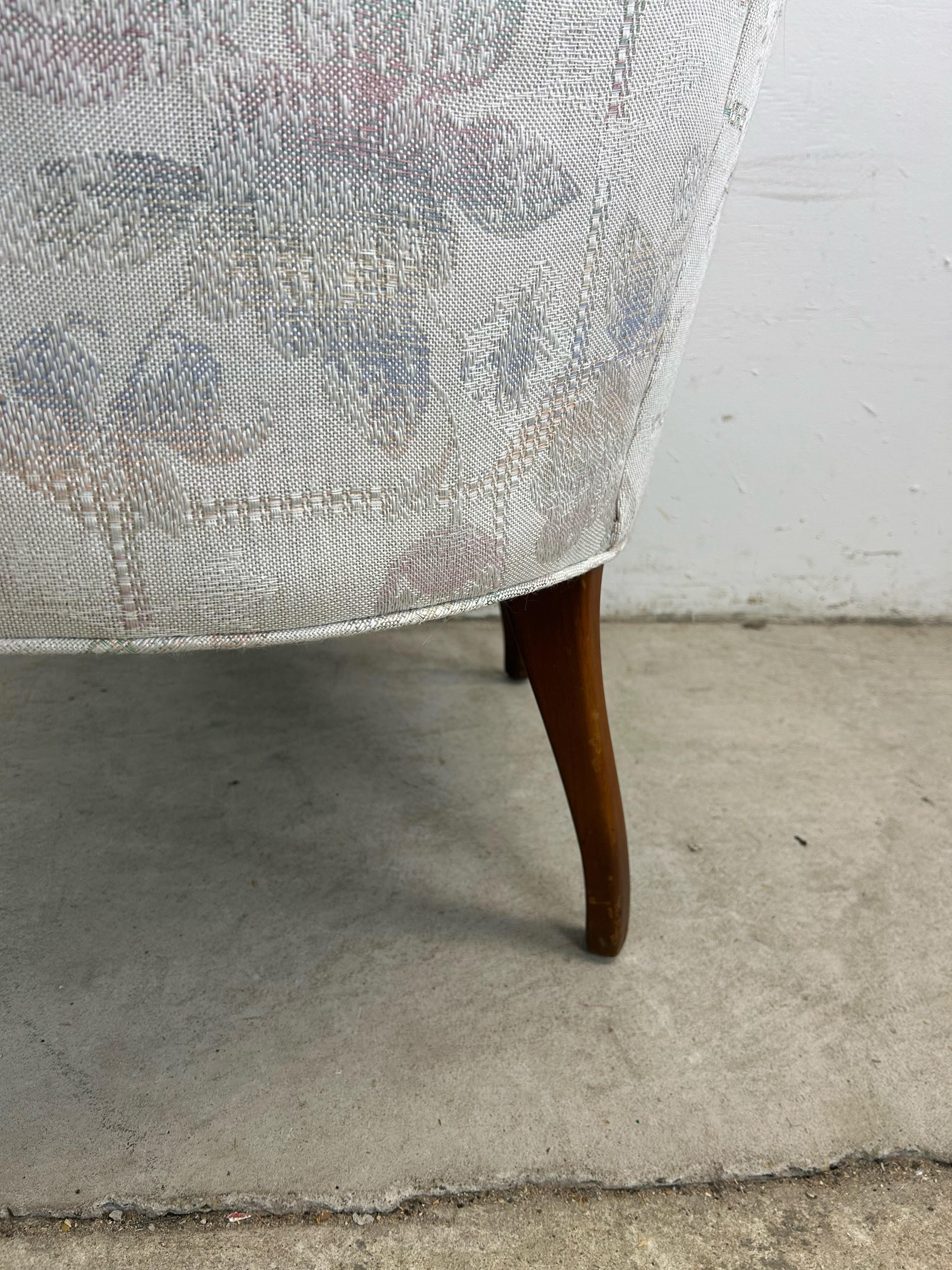 Chaise d'appoint moderne du milieu du siècle avec assise capitonnée et pieds en noyer en vente 10