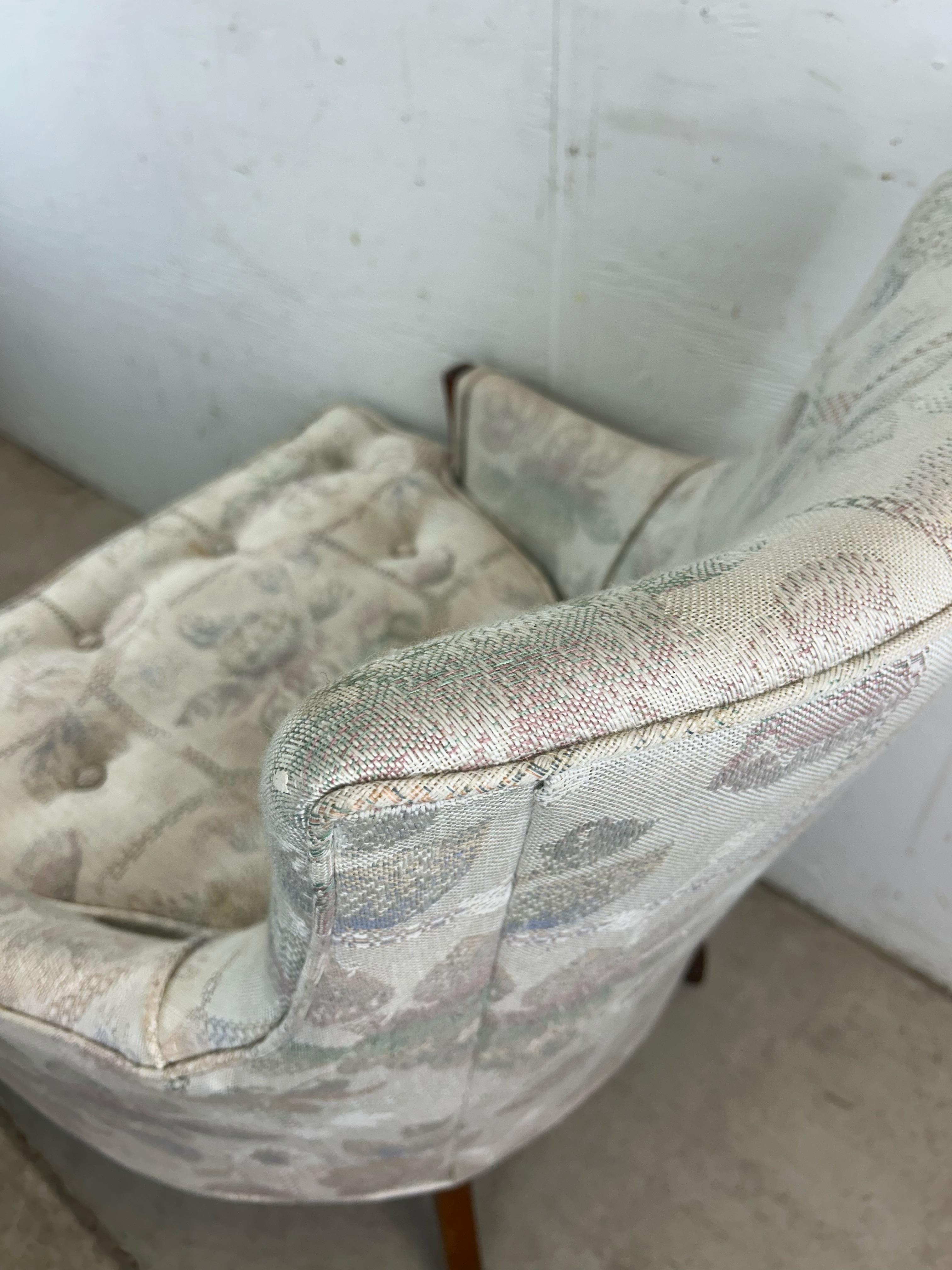 Chaise d'appoint moderne du milieu du siècle avec assise capitonnée et pieds en noyer en vente 11