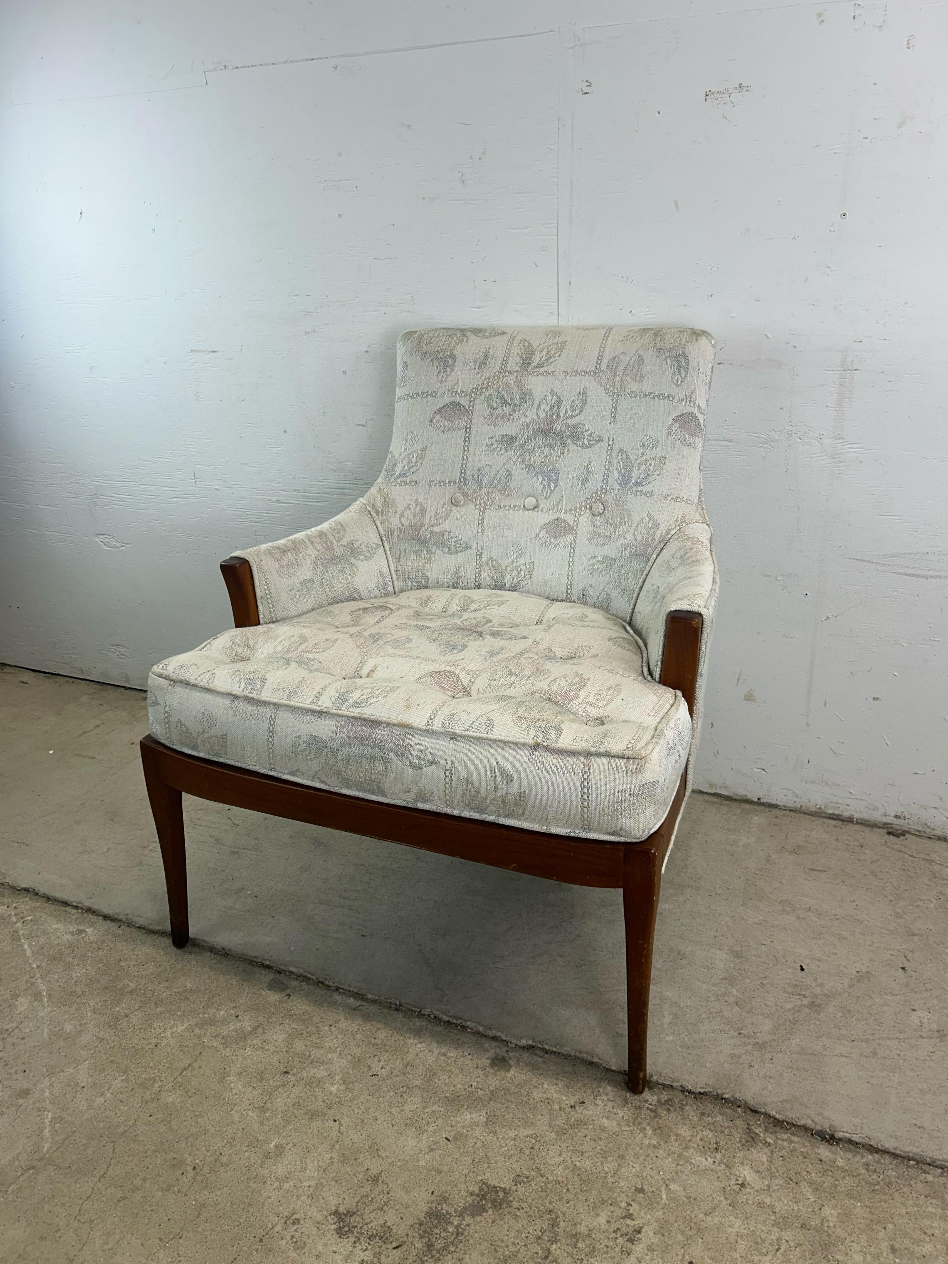 Américain Chaise d'appoint moderne du milieu du siècle avec assise capitonnée et pieds en noyer en vente