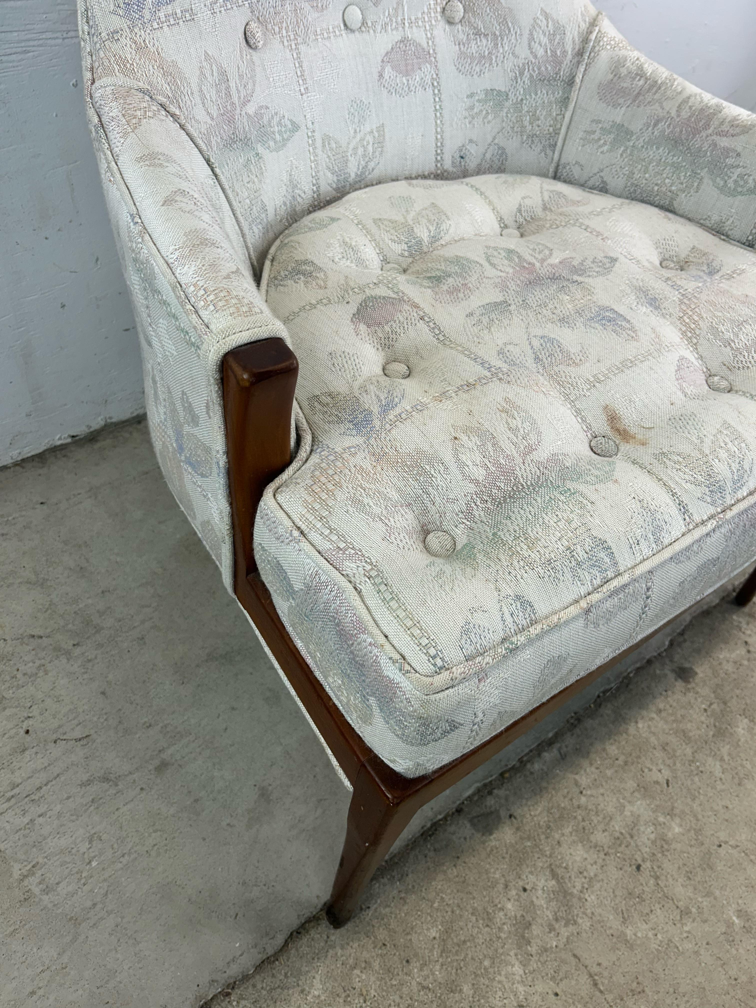 Chaise d'appoint moderne du milieu du siècle avec assise capitonnée et pieds en noyer en vente 2