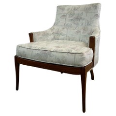 Chaise d'appoint moderne du milieu du siècle avec assise capitonnée et pieds en noyer