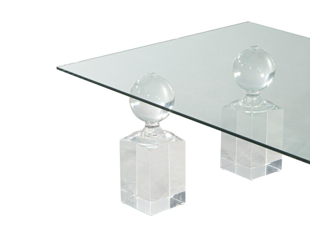 Table à cocktail en acrylique et verre moderne du milieu du siècle dernier Bon état - En vente à North York, ON