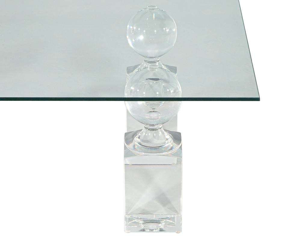 Verre Table à cocktail en acrylique et verre moderne du milieu du siècle dernier en vente