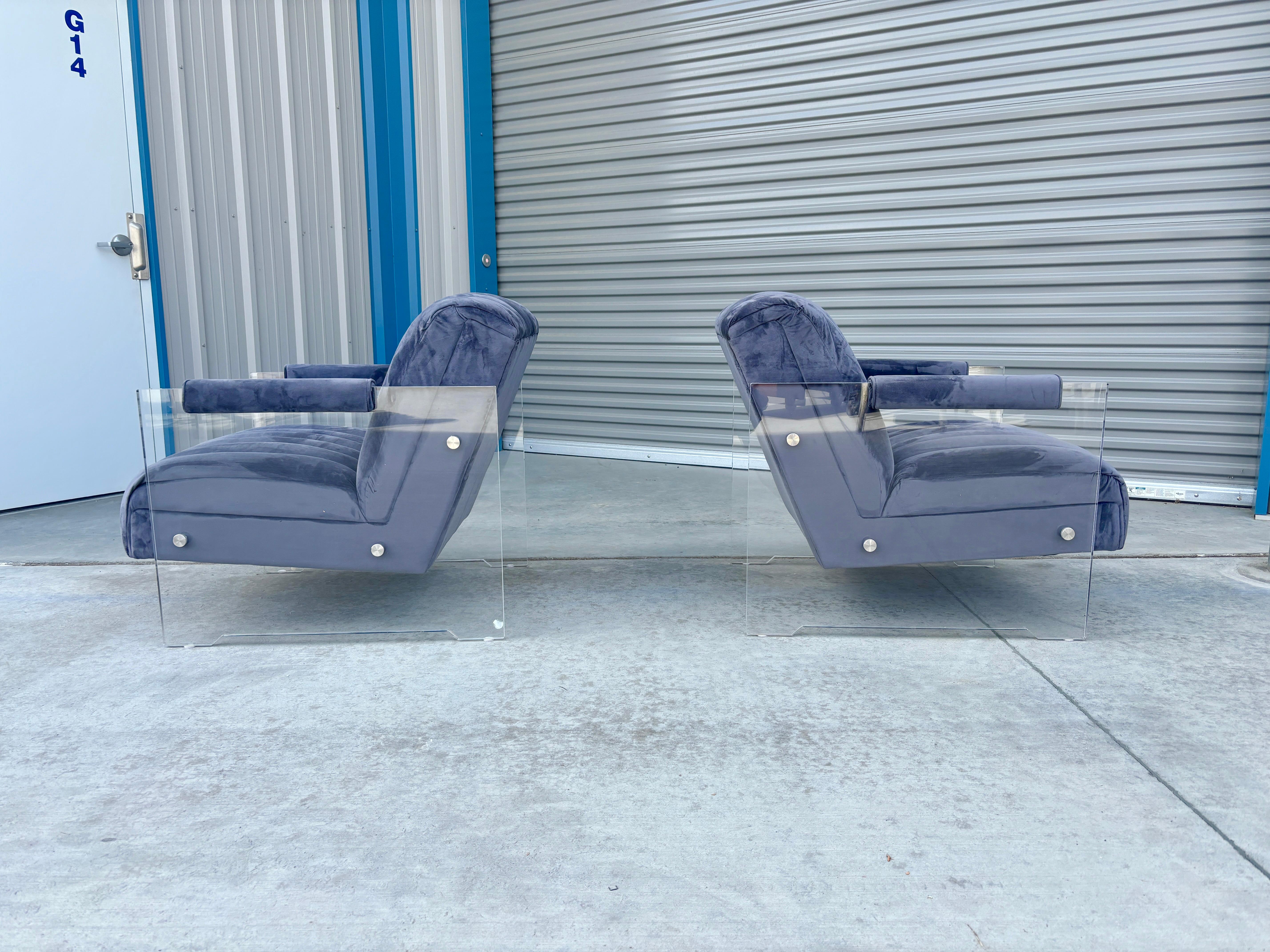 Moderne Acryl-Loungesessel aus der Mitte des Jahrhunderts – 2er-Set, 1970er-Jahre im Zustand „Gut“ im Angebot in North Hollywood, CA