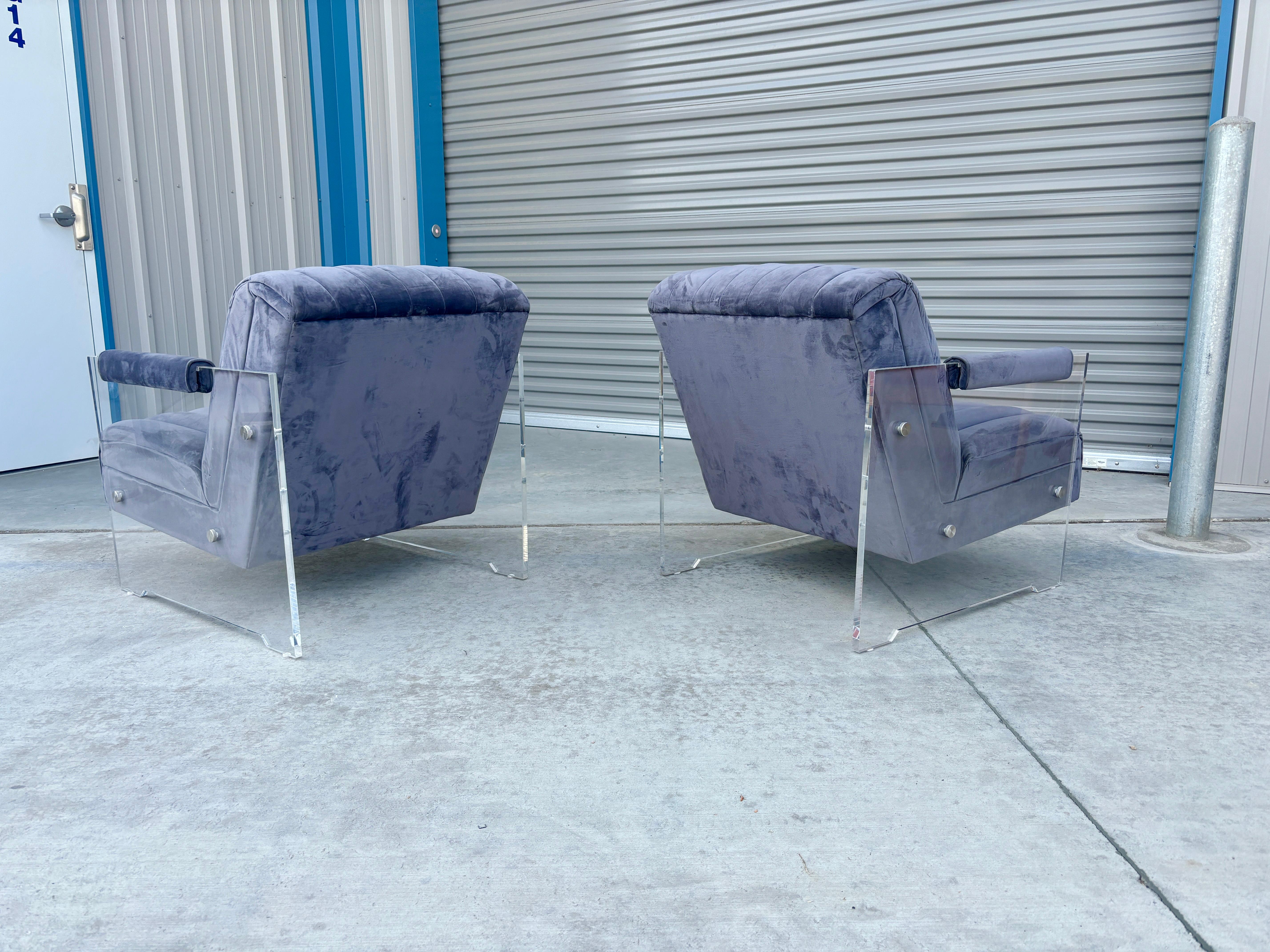 Moderne Acryl-Loungesessel aus der Mitte des Jahrhunderts – 2er-Set, 1970er-Jahre (Ende des 20. Jahrhunderts) im Angebot
