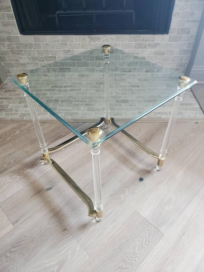 Mid-Century Modern Acrylic Lucite Glass End Table In Good Condition For Sale In Forney, TX