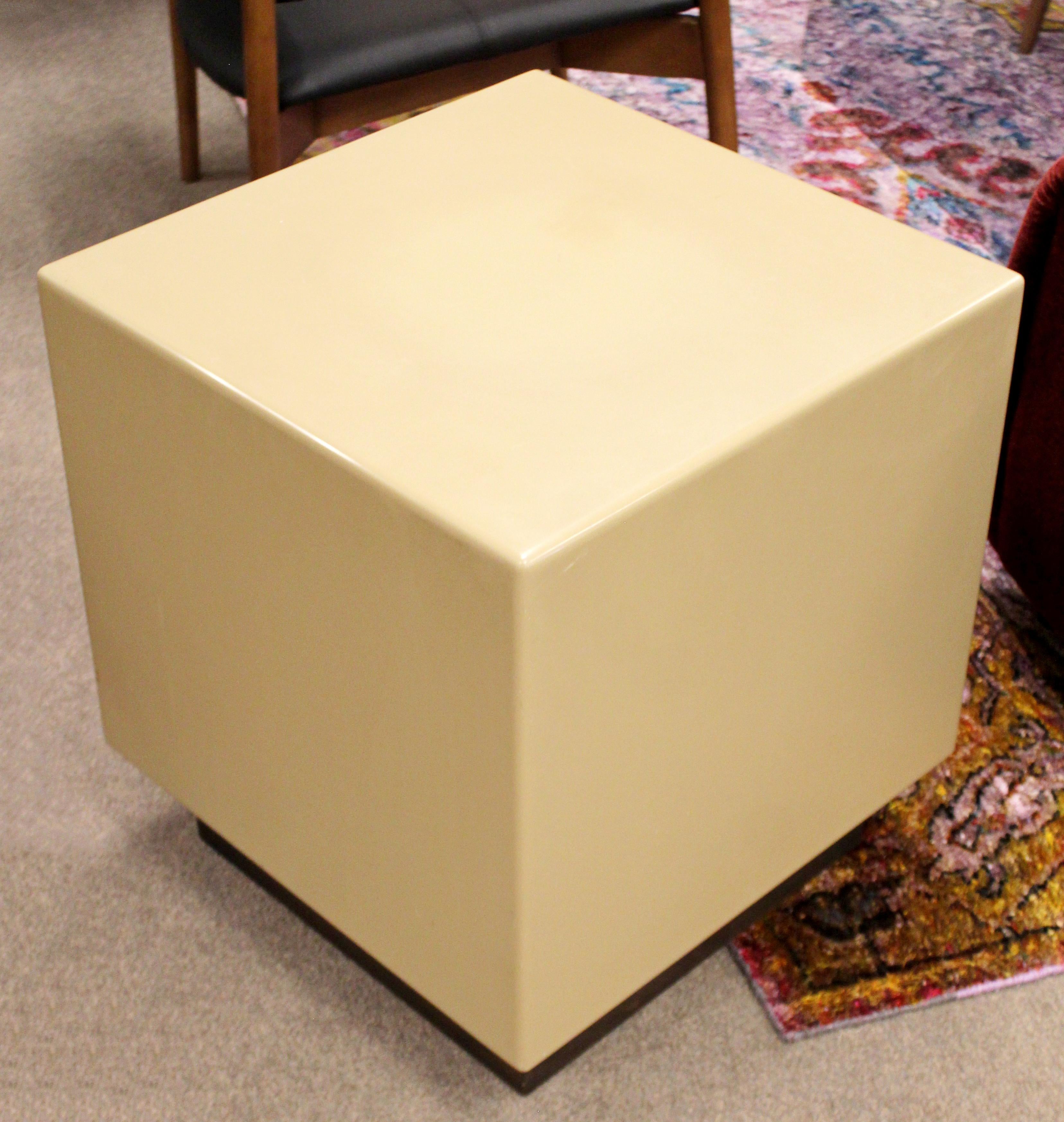 For your consideration is a square, acrylic side or end table, on a plainth base, by Metro, circa 1970s. In excellent vintage condition. The dimensions are 20