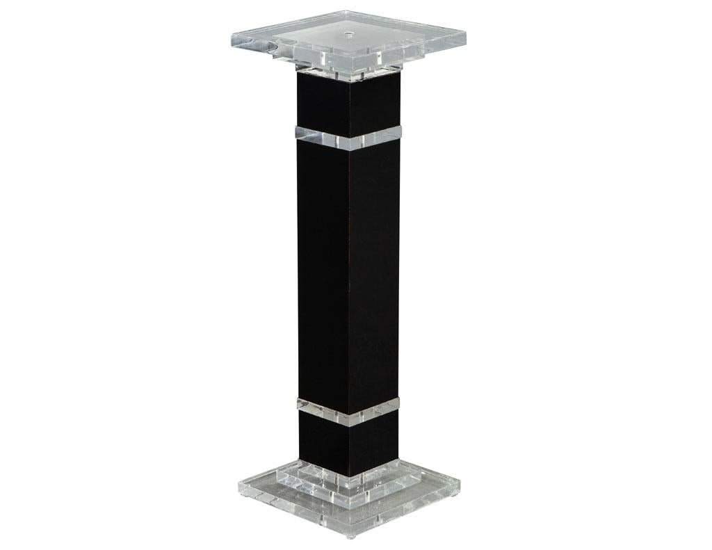 Mid-Century Modern Acrylic Pedestal Stand In Good Condition In North York, ON